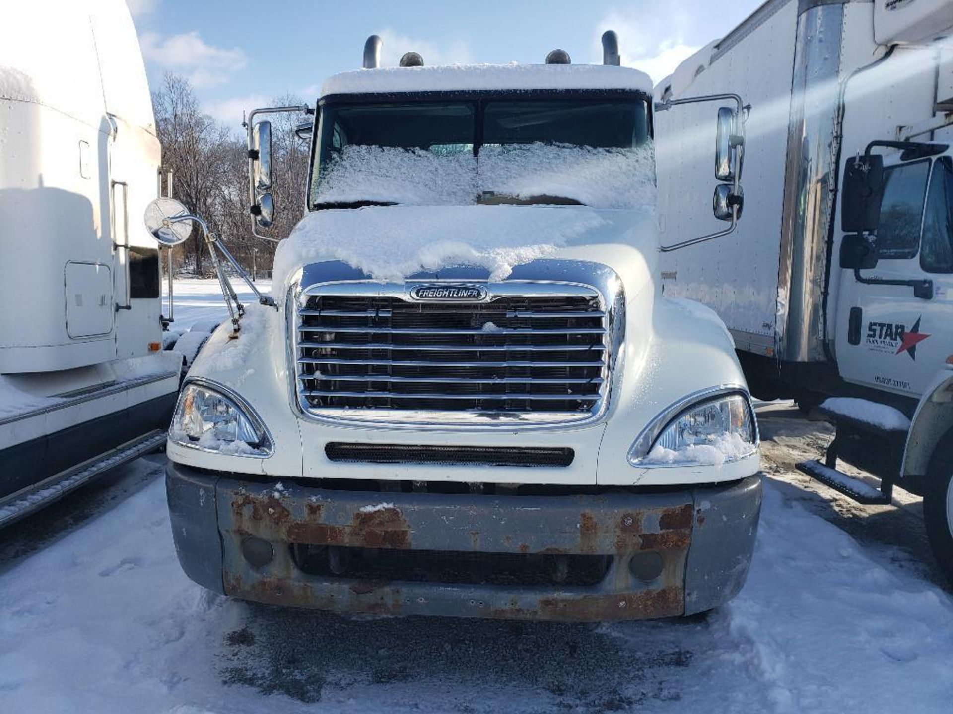 2004 Freightliner truck. VIN# 1FUJA6AS24LM26130. Mileage 681433 miles. - Image 3 of 33