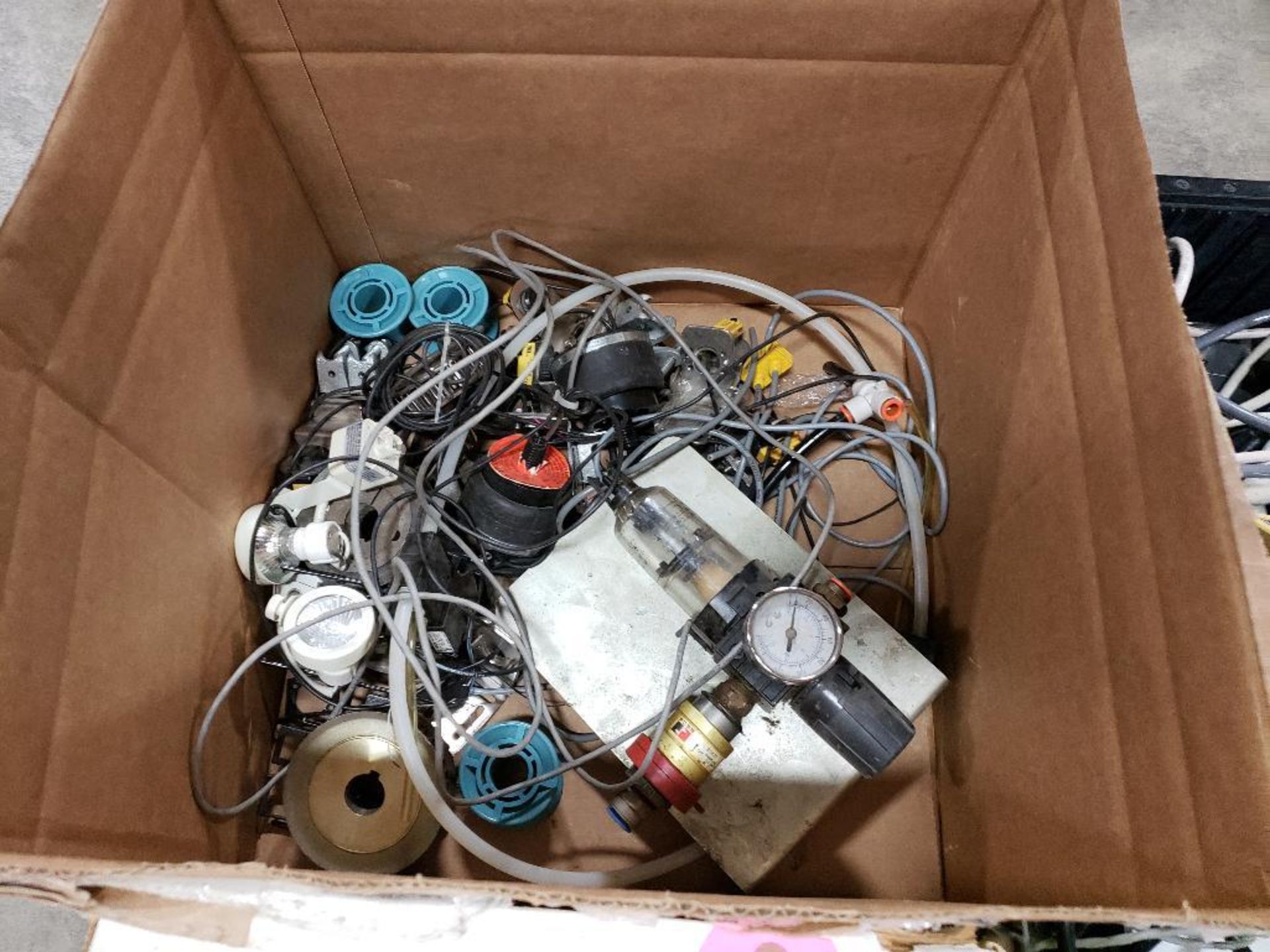 Pallet of assortet electrical and parts. - Image 6 of 11