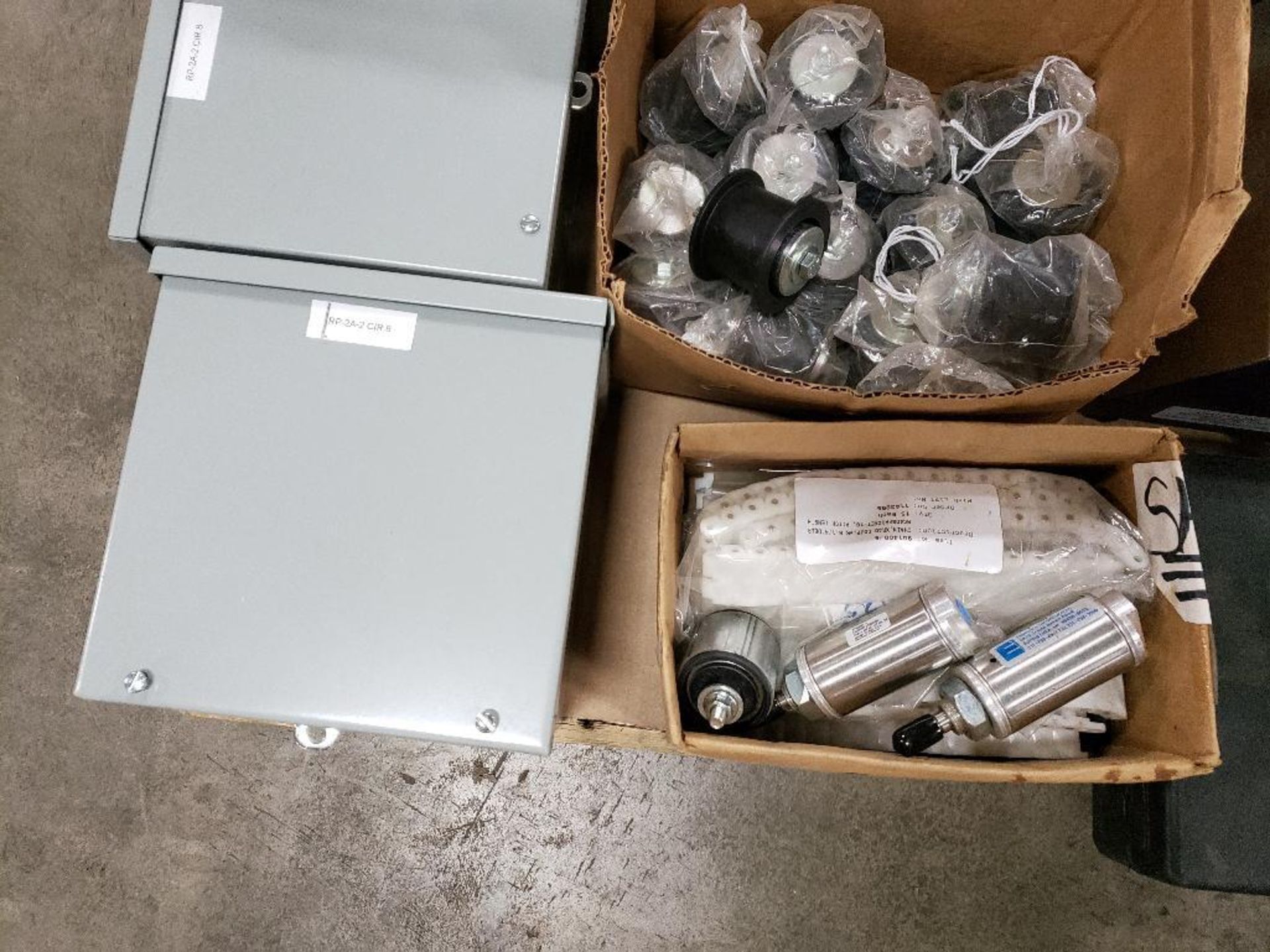 Pallet of assortet electrical and parts. - Image 2 of 11