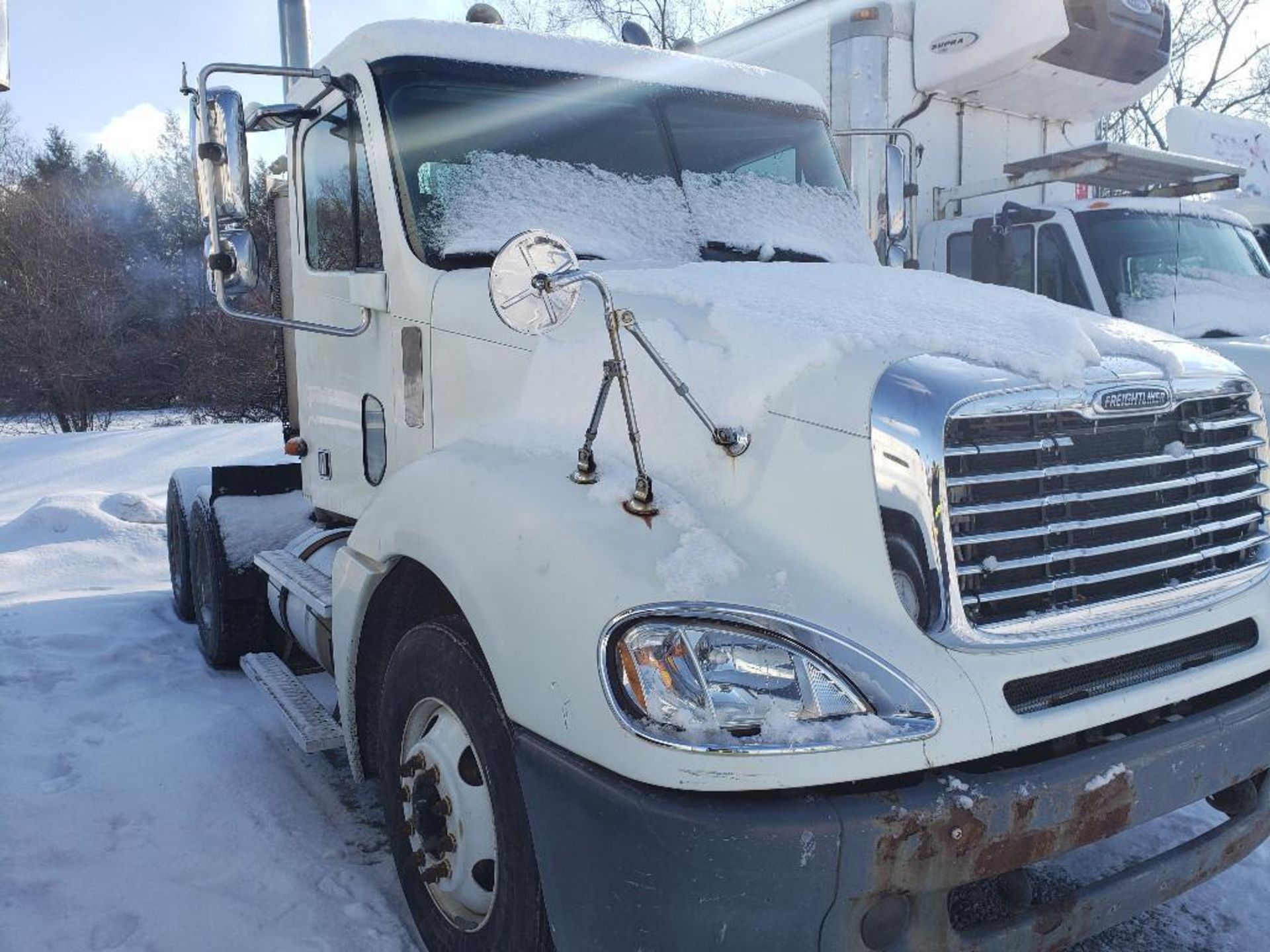 2004 Freightliner truck. VIN# 1FUJA6AS24LM26130. Mileage 681433 miles. - Image 7 of 33