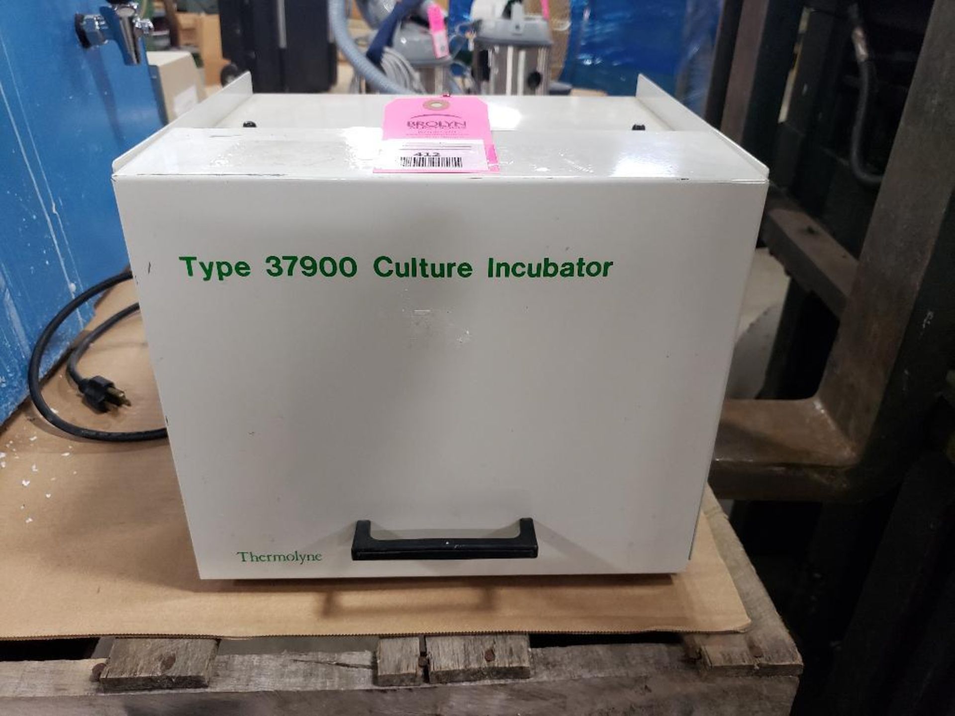 Thermolyne culture incubator. Model 37900.