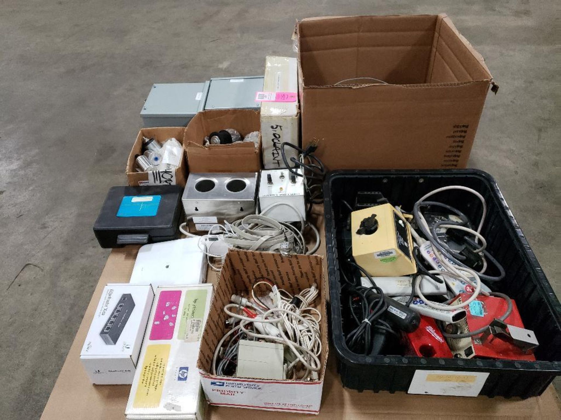 Pallet of assortet electrical and parts. - Image 11 of 11