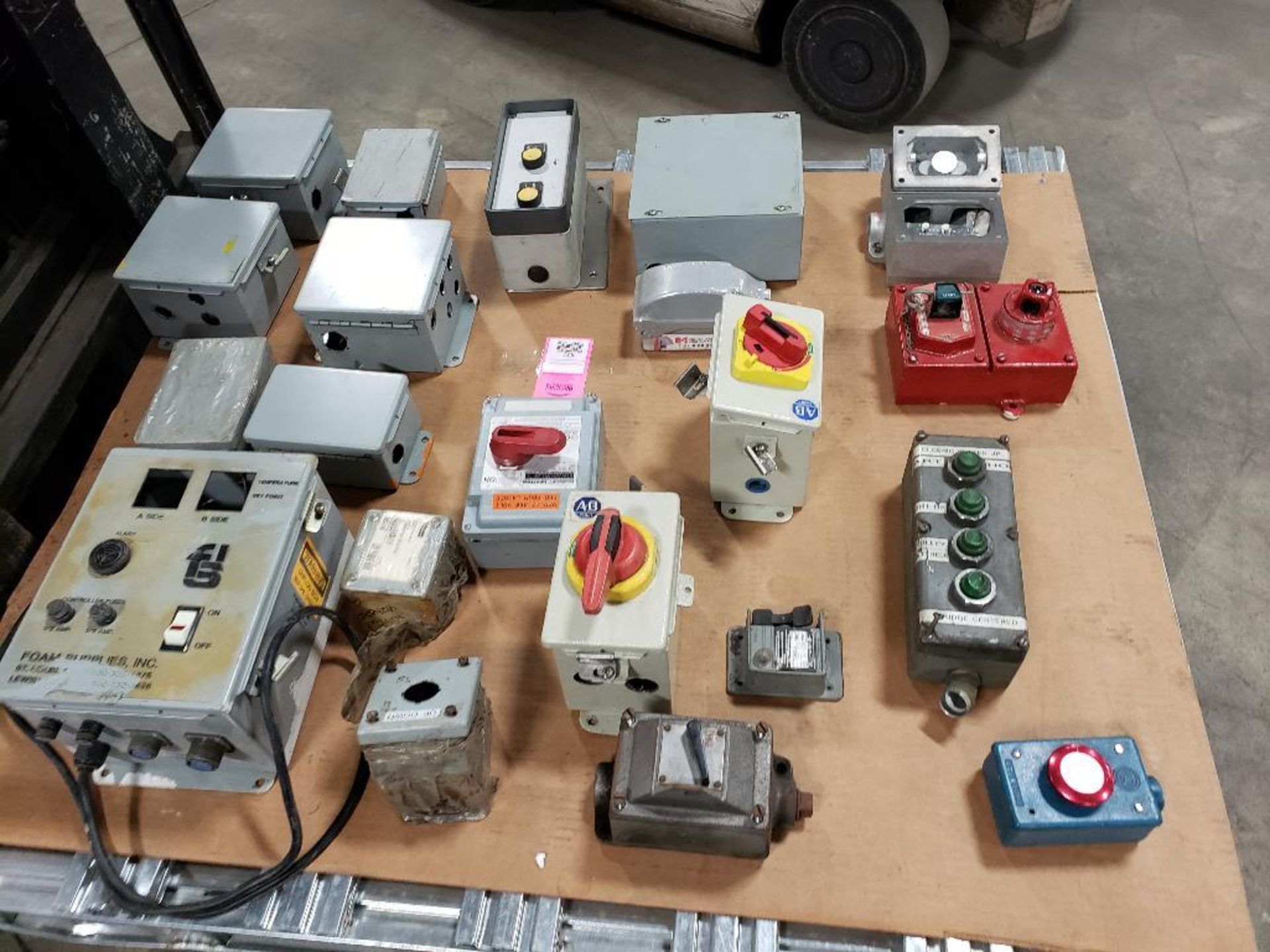 Pallet of assorted parts and electrical. - Image 14 of 14