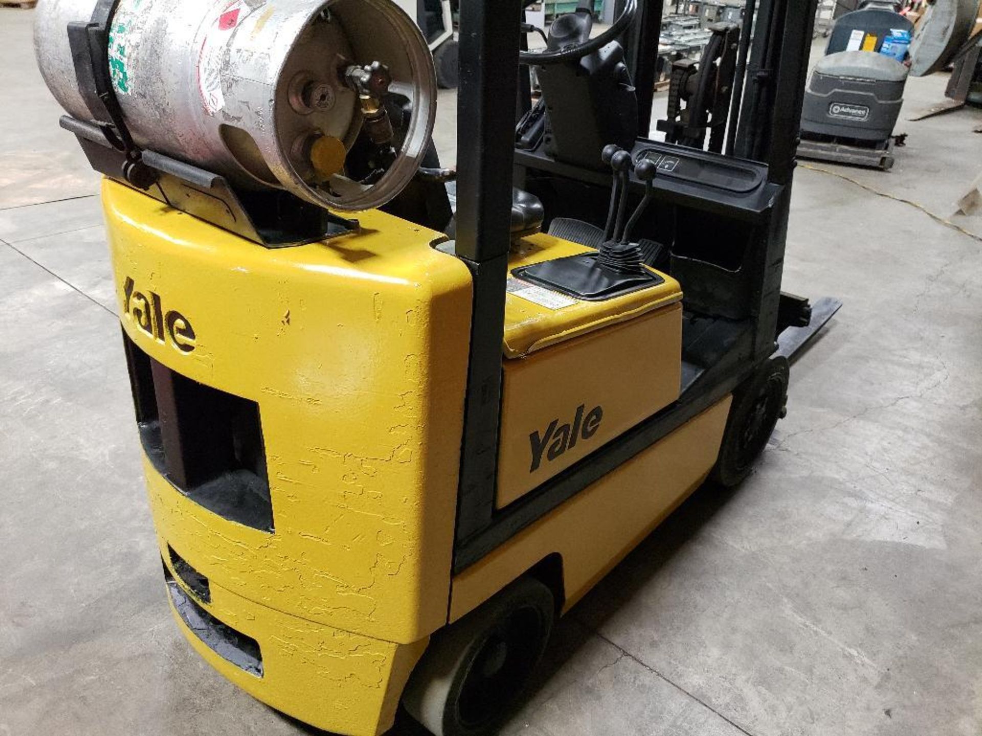 2003 Yale propane forklift. 8313 hours. 2950lb capacity. 146.7" lift. Side shift 2 stage mast. - Image 7 of 20