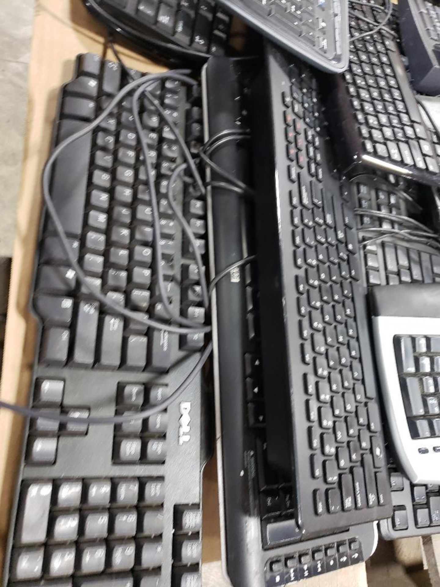 Large assortment of keyboards. - Image 6 of 7