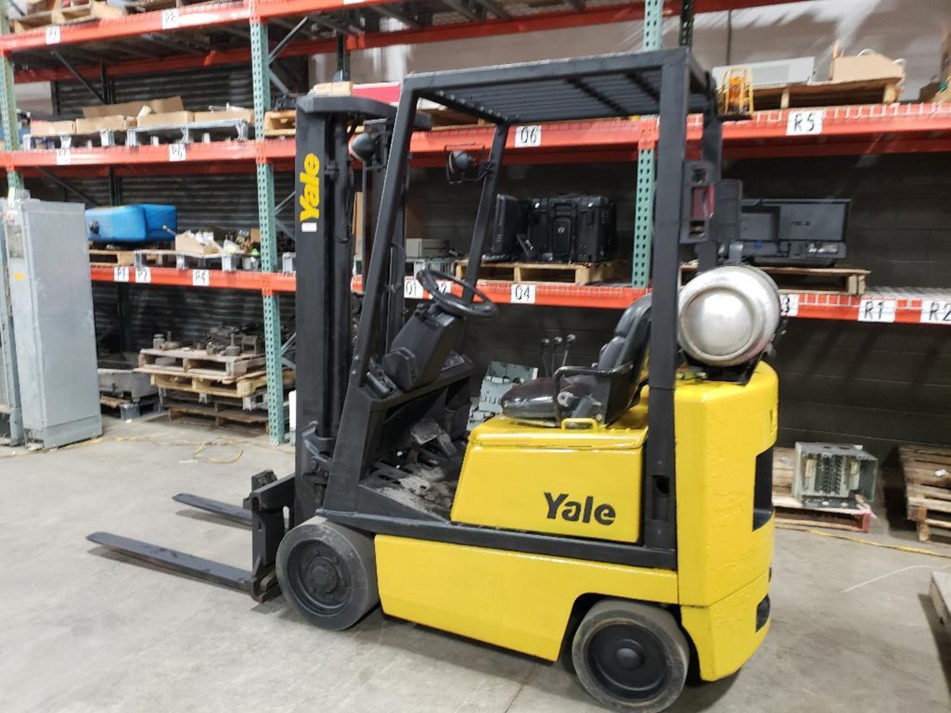 2003 Yale propane forklift. 8313 hours. 2950lb capacity. 146.7" lift. Side shift 2 stage mast.
