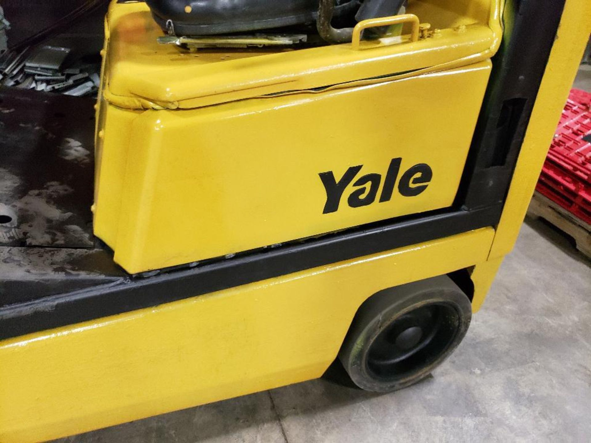 2003 Yale propane forklift. 8313 hours. 2950lb capacity. 146.7" lift. Side shift 2 stage mast. - Image 17 of 20