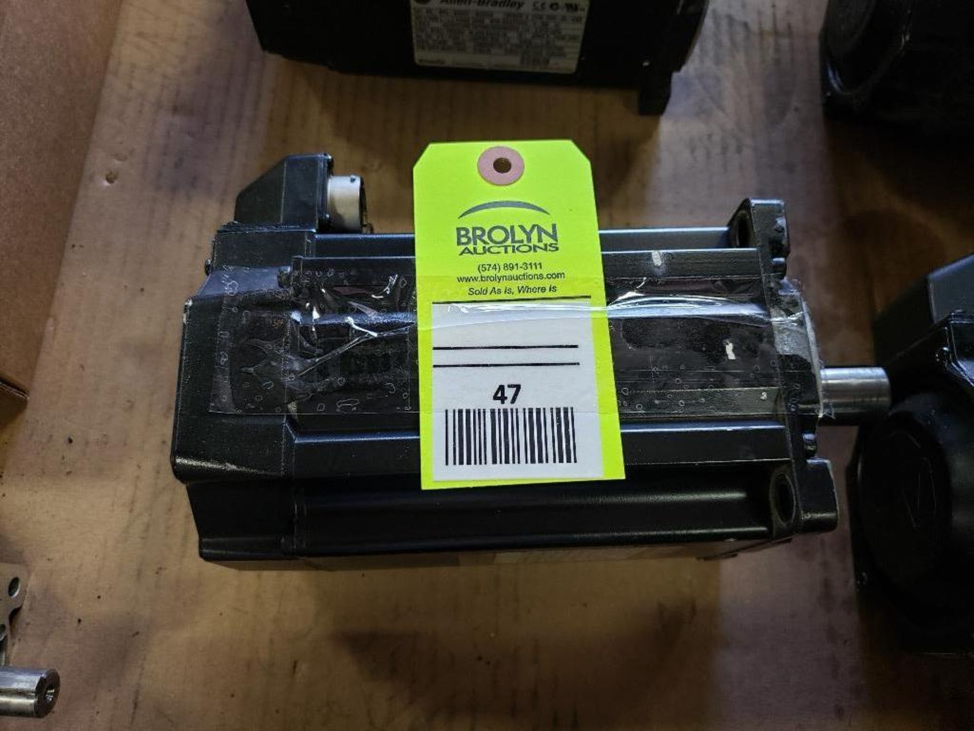 3kW Allen Bradley servo motor. Catalog MPL-B4540F-MJ22AA.