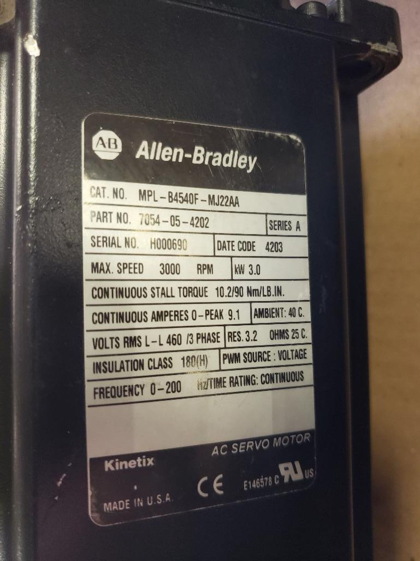 3kW Allen Bradley servo motor. Catalog MPL-B4540F-MJ22AA. - Image 2 of 2