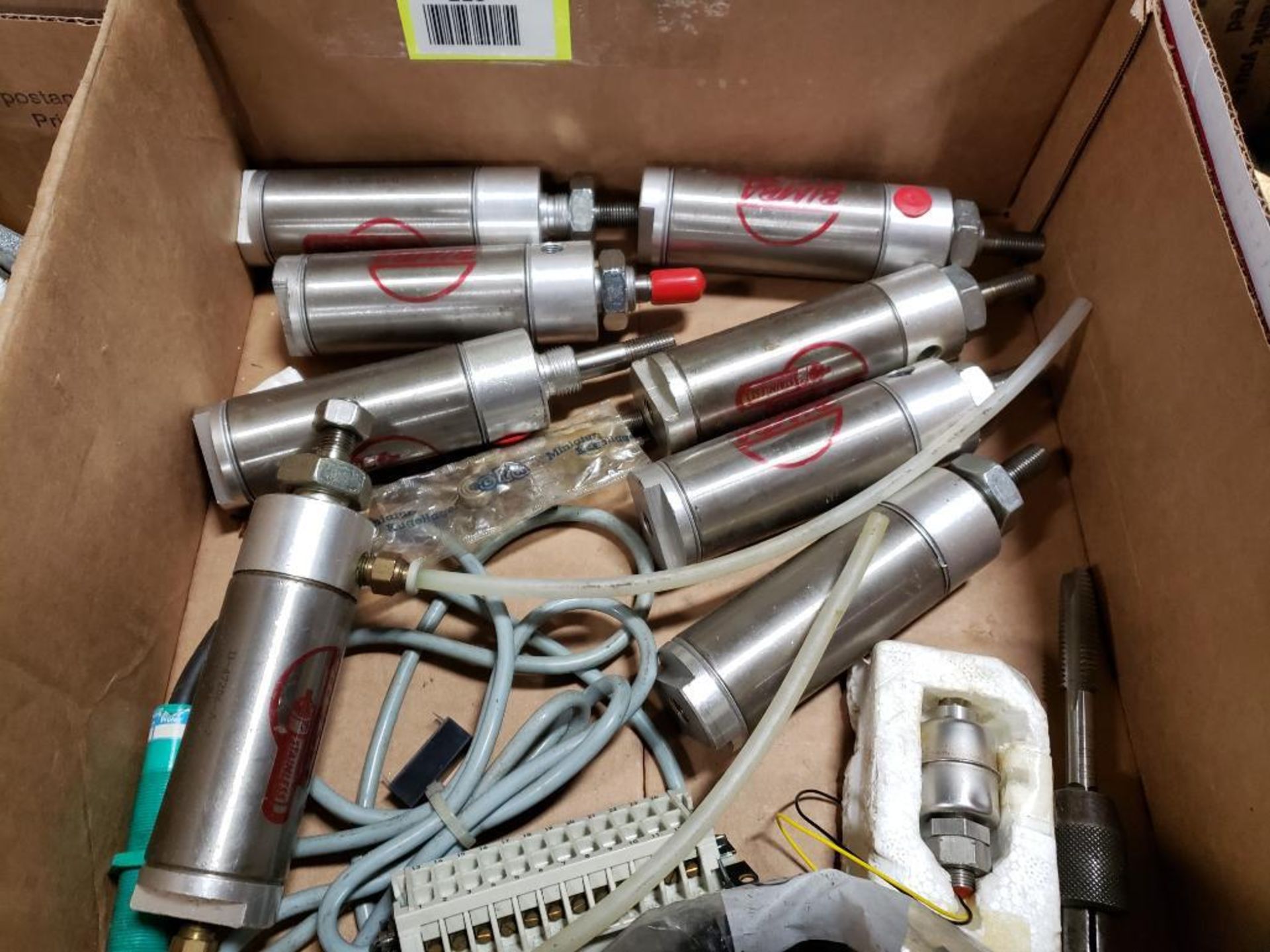 Assorted pneumatic cylinders. Bimba.