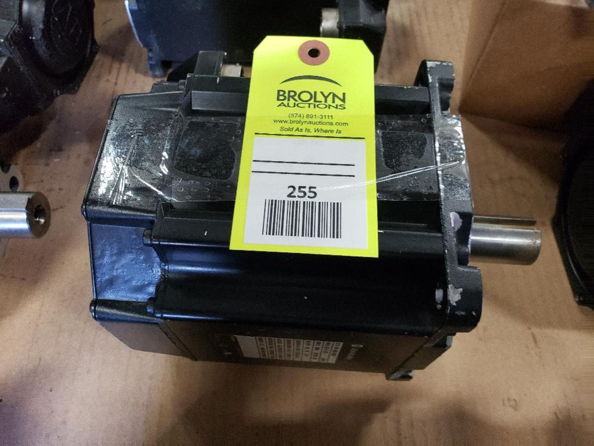 Allen Bradley MPL-B520K-MJ22AA servo motor. 4000RPM, 3PH, 460V.