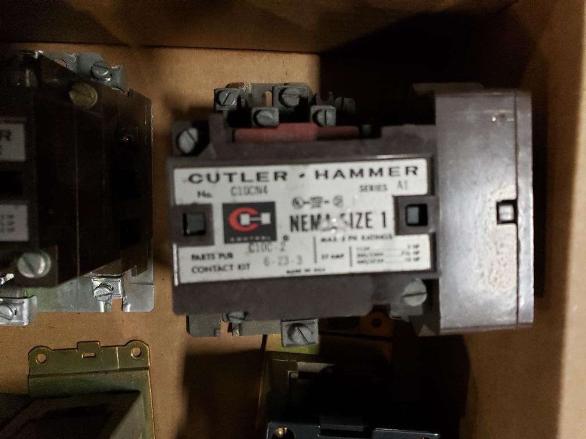 Assorted electrical contactors. Cutler Hammer, Allen Bradley. - Bild 2 aus 7