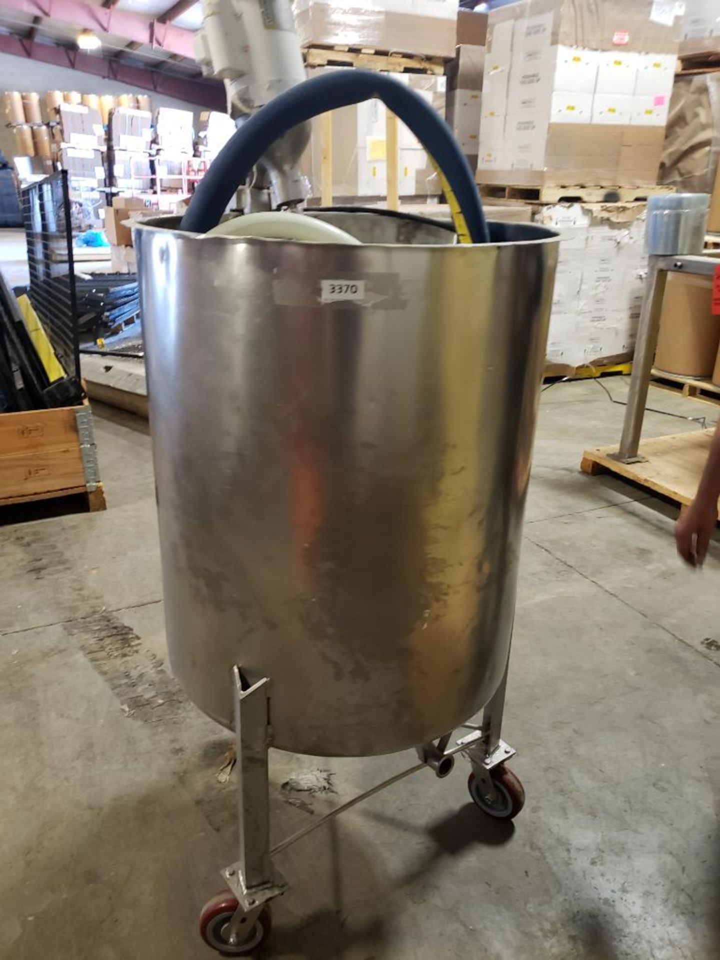 Stainless steel mixing tank with 1hp washdown mixer. - Image 2 of 9