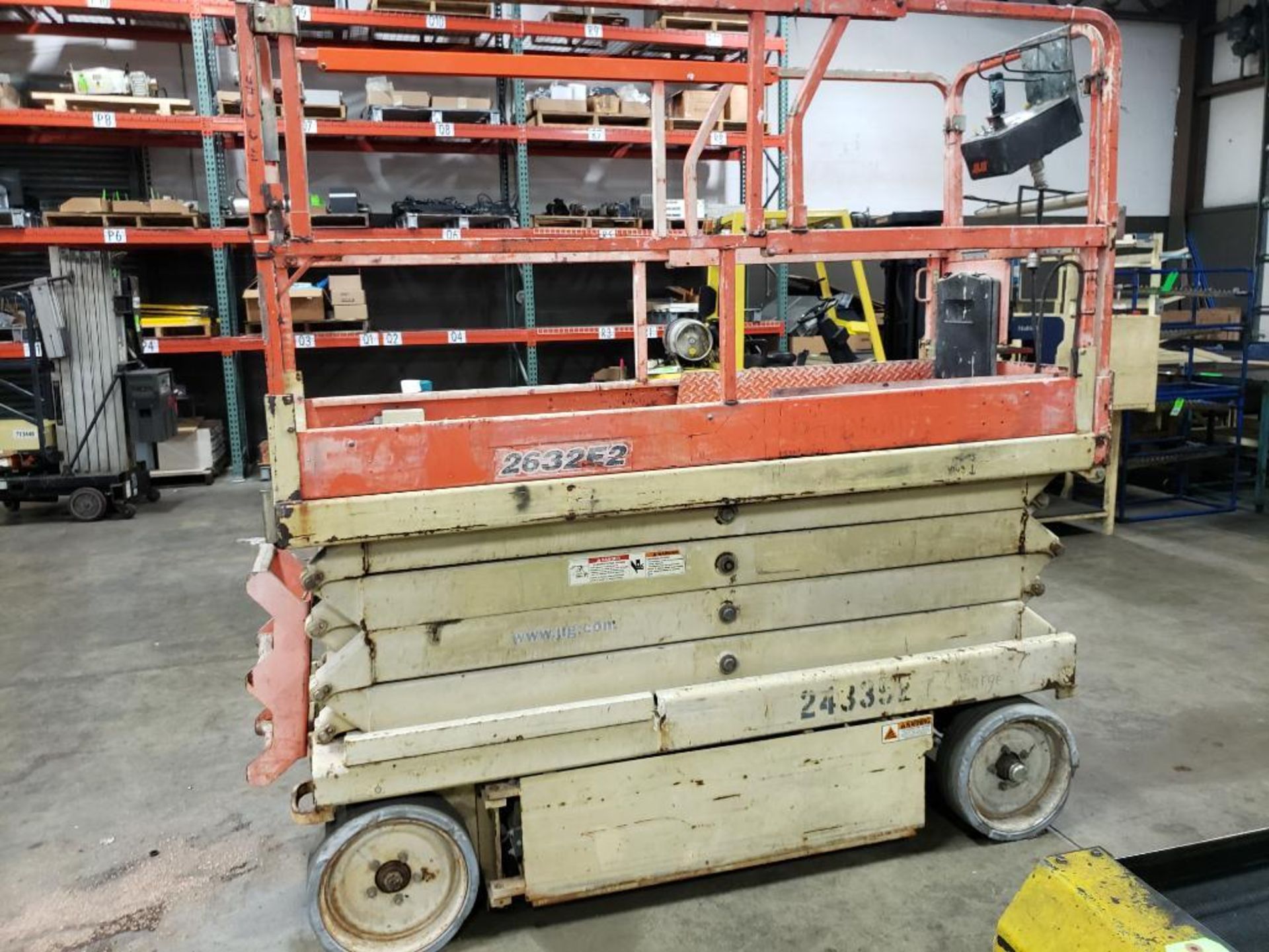 JLG Industries 2632E2 electric scissor lift. 26' lift 32" wide. YR 2003. Serial number 0200II2300. - Image 7 of 19