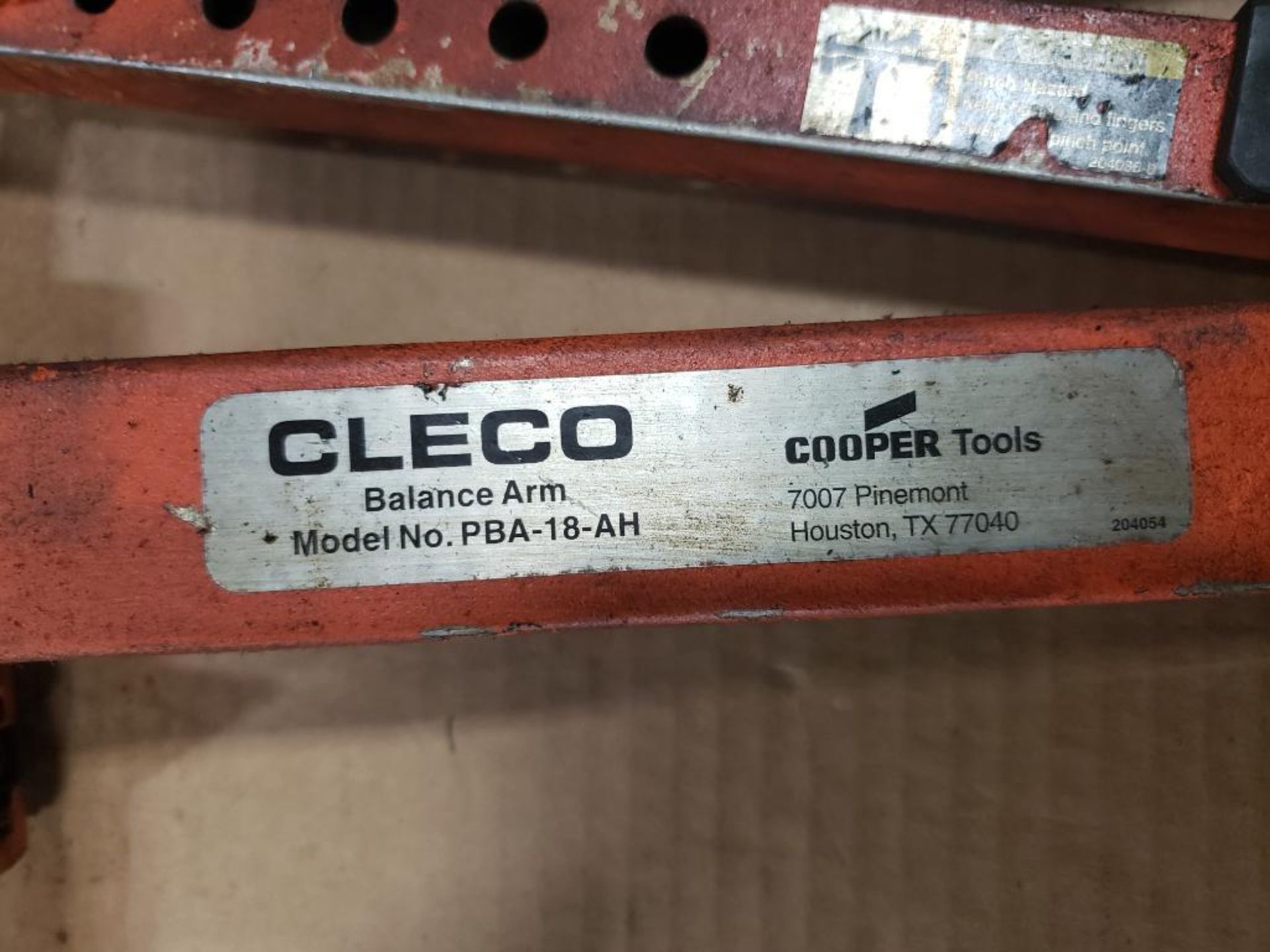 Tool balancer fixture. Cooper Cleco PBA-18-AH Balance arm. Air tool drill attached. - Image 2 of 5