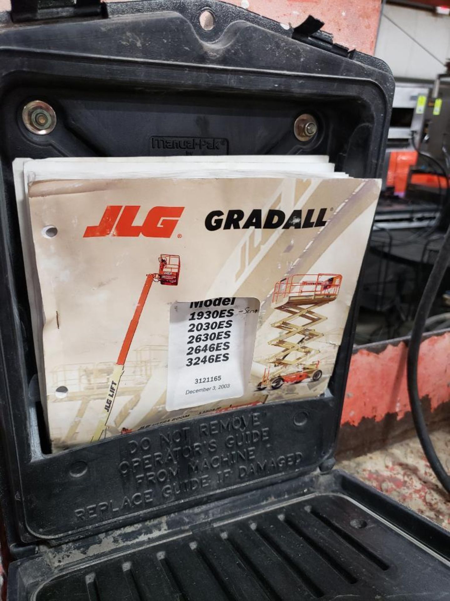 JLG Industries 2632E2 electric scissor lift. 26' lift 32" wide. YR 2003. Serial number 0200II2300. - Image 9 of 19