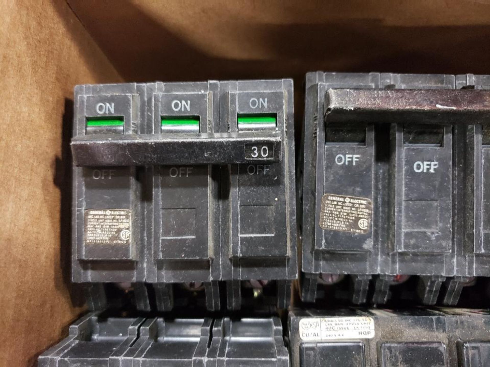 Assorted electrical circuit breakers. GE. - Image 6 of 7