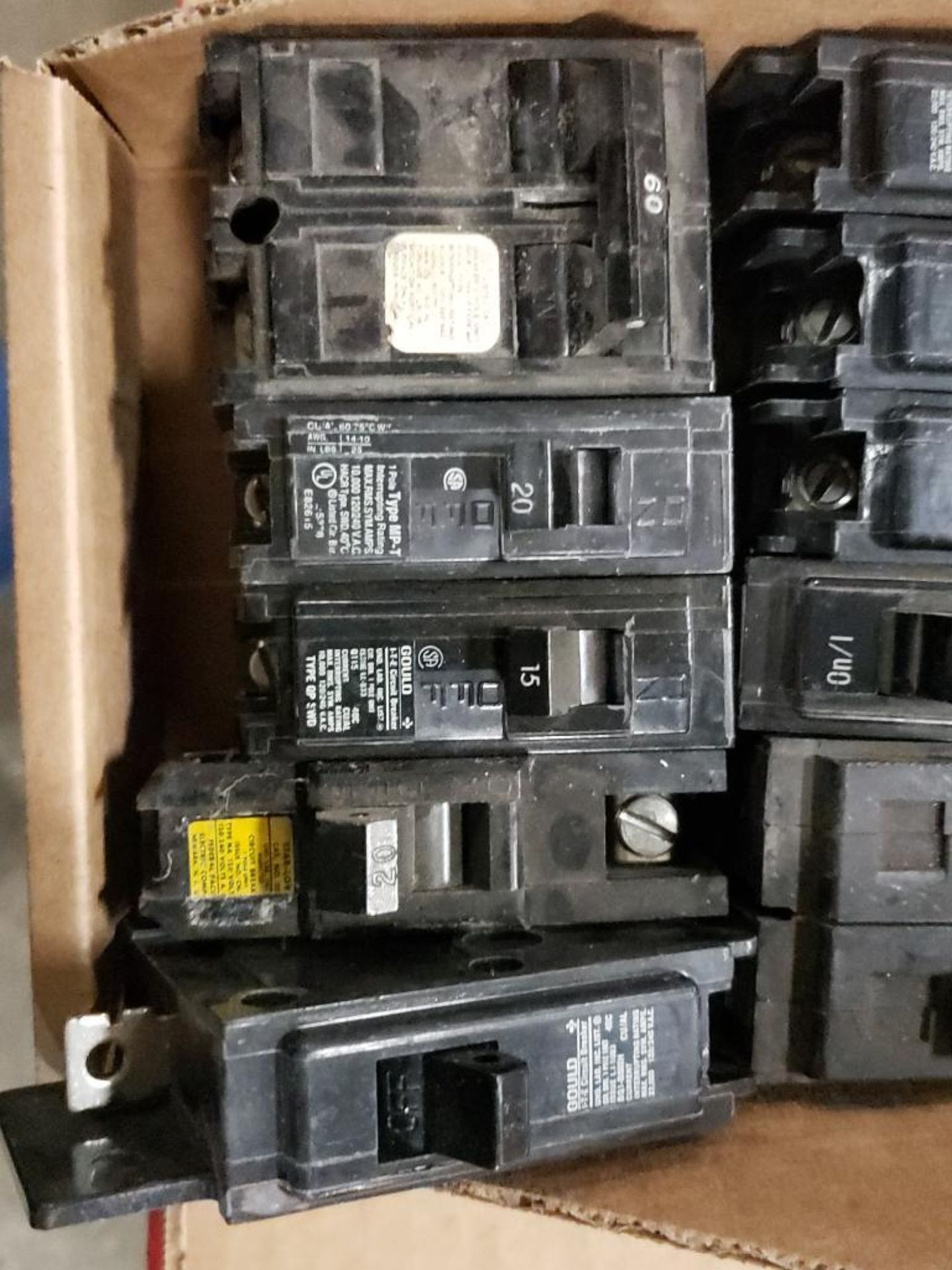 Assorted electrical circuit breakers. GE. - Image 4 of 4