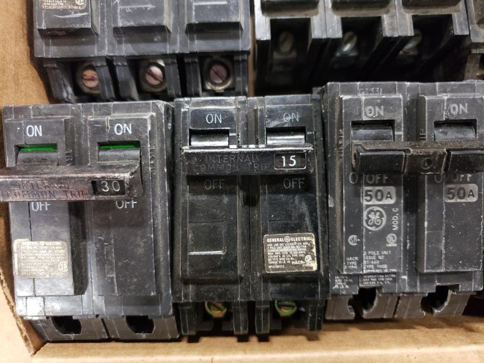 Assorted electrical circuit breakers. GE. - Image 2 of 7