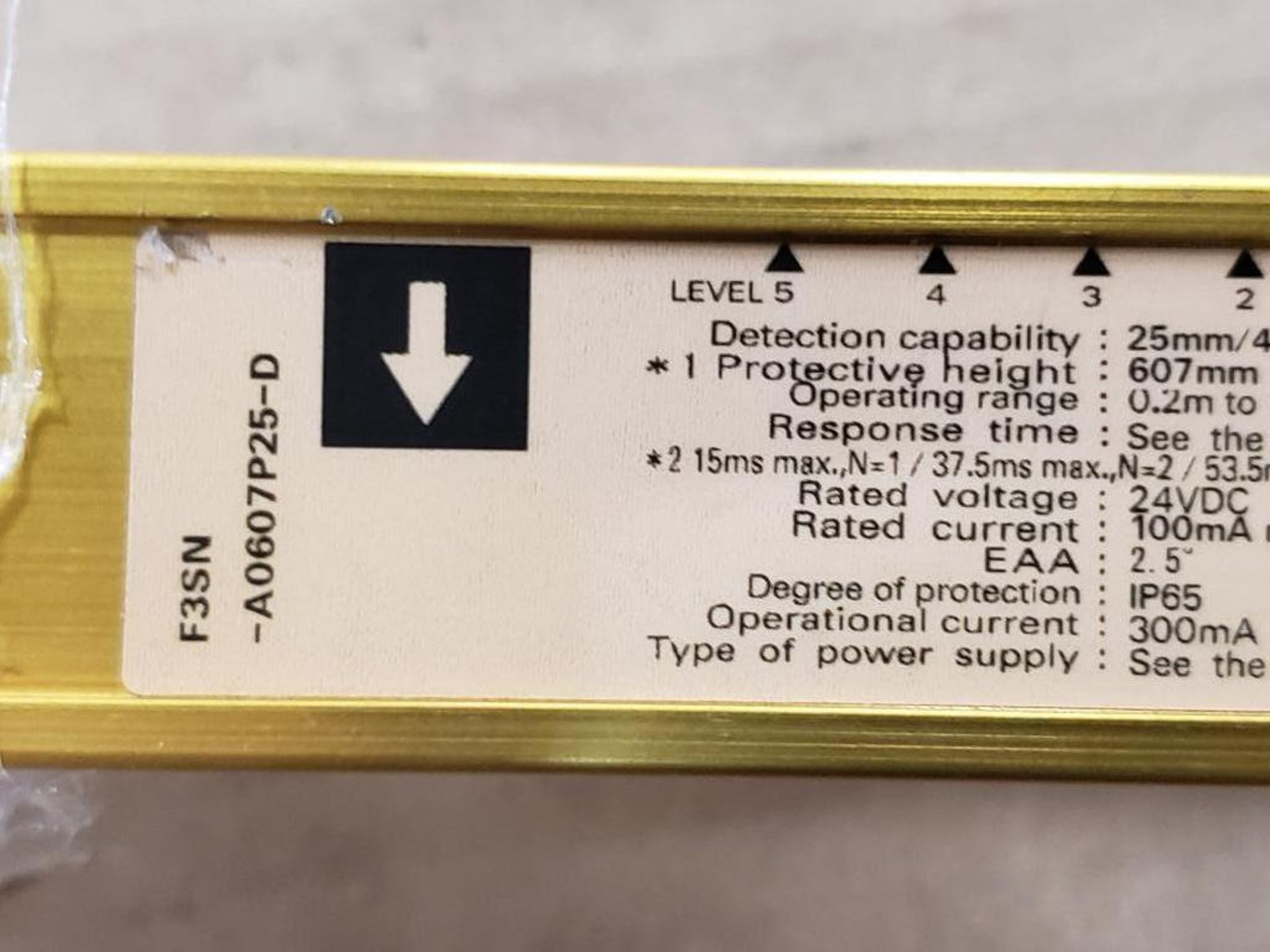 Omron light curtain transmitter / receiver set. F3SN-A0607P25-D. - Image 5 of 9