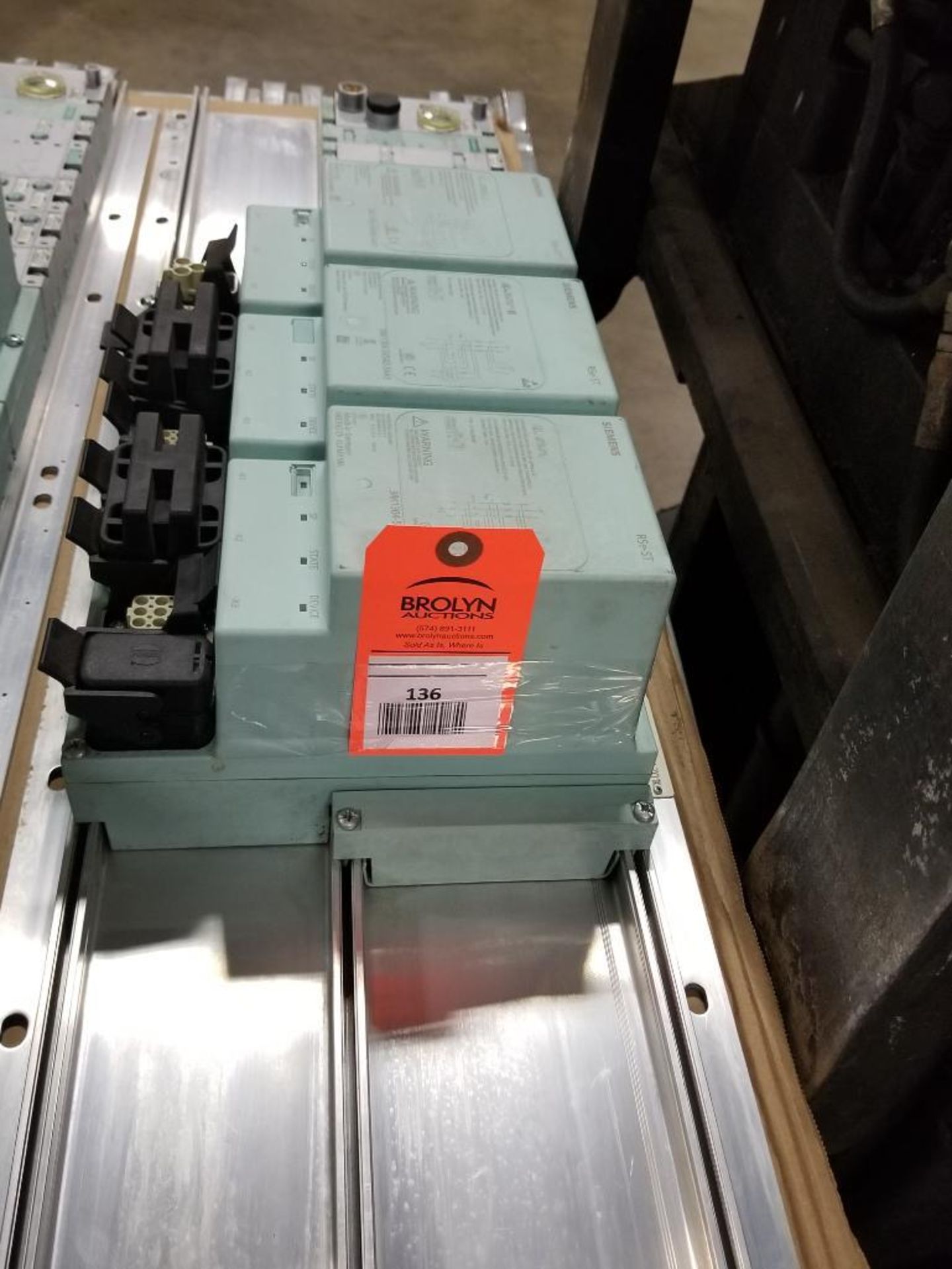 Siemens RSe-ST 3RK1304-5KS40-5AA3 Reversing starter and flow control line.