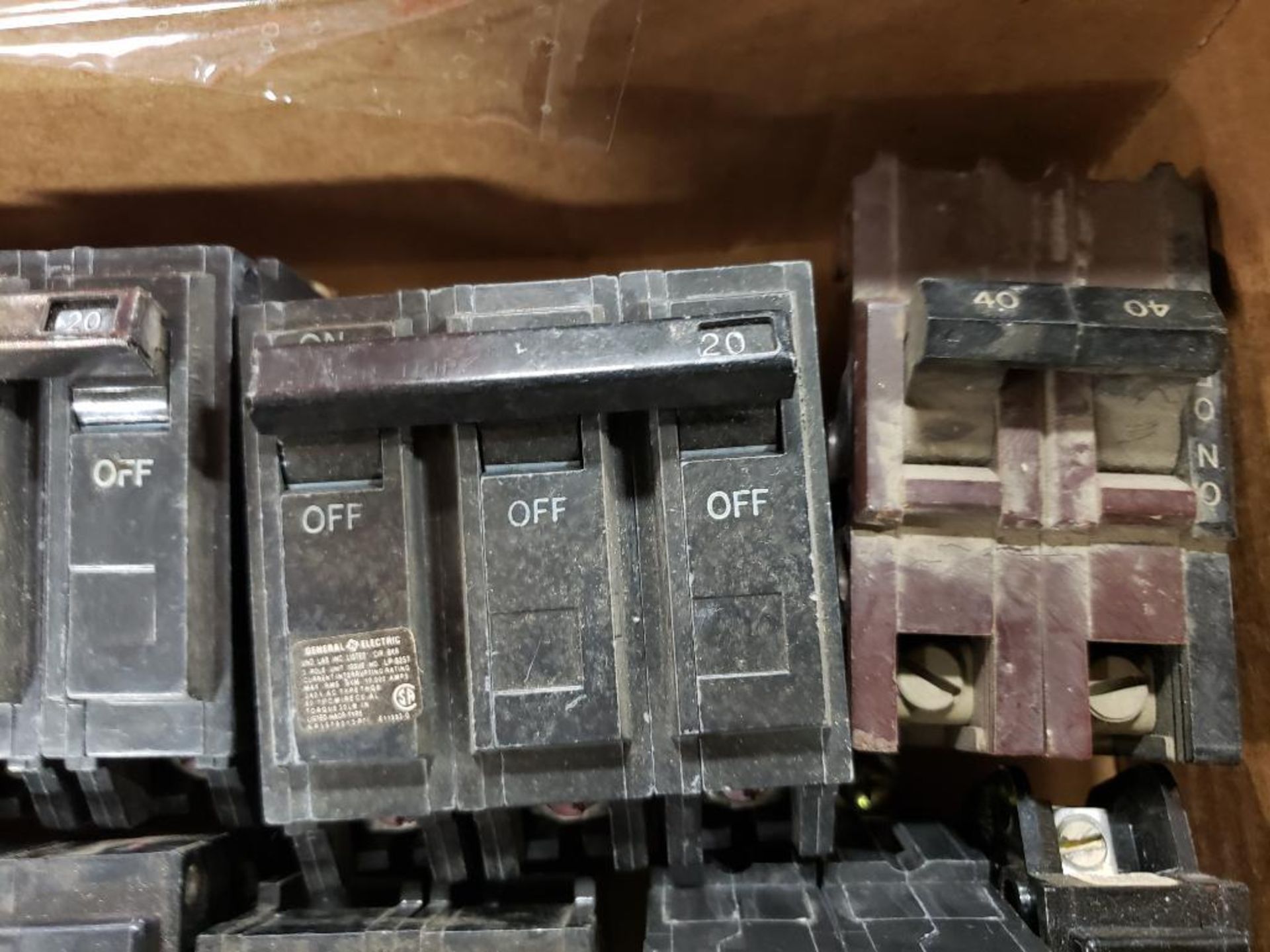 Assorted electrical circuit breakers. GE. - Image 7 of 7