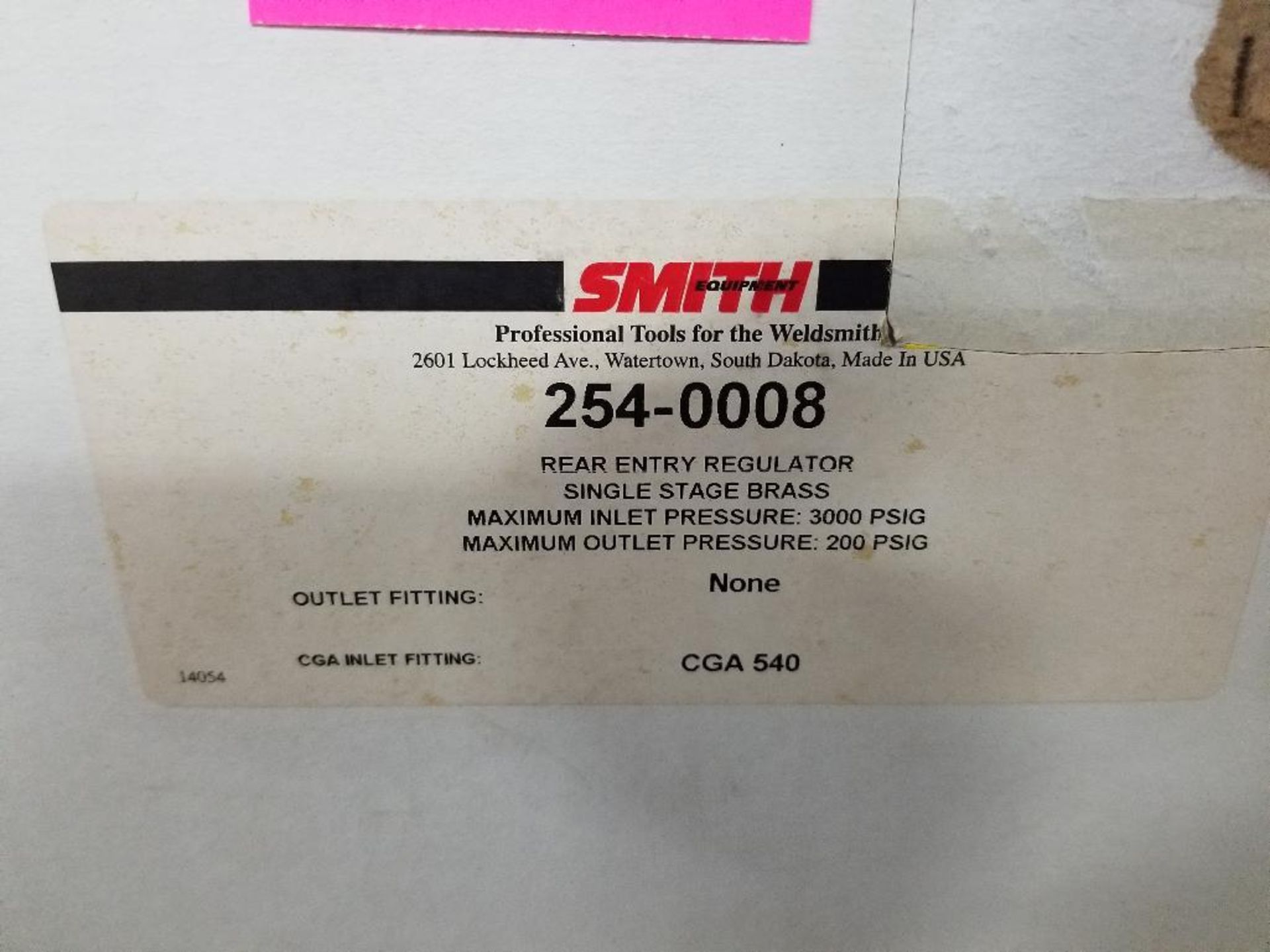 Smith Equipment 254-0008 Single stage brass rear entry regulator.