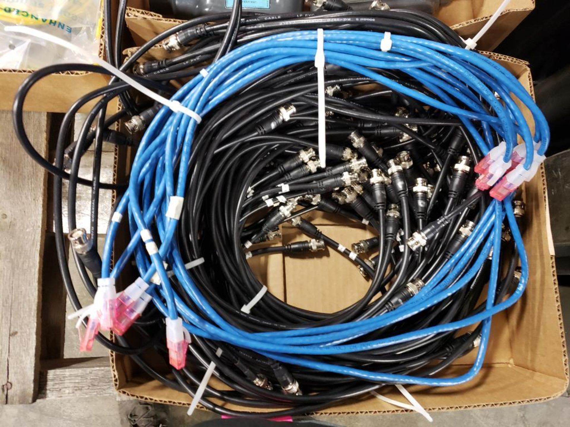 Large assortment of connectors. - Image 2 of 2