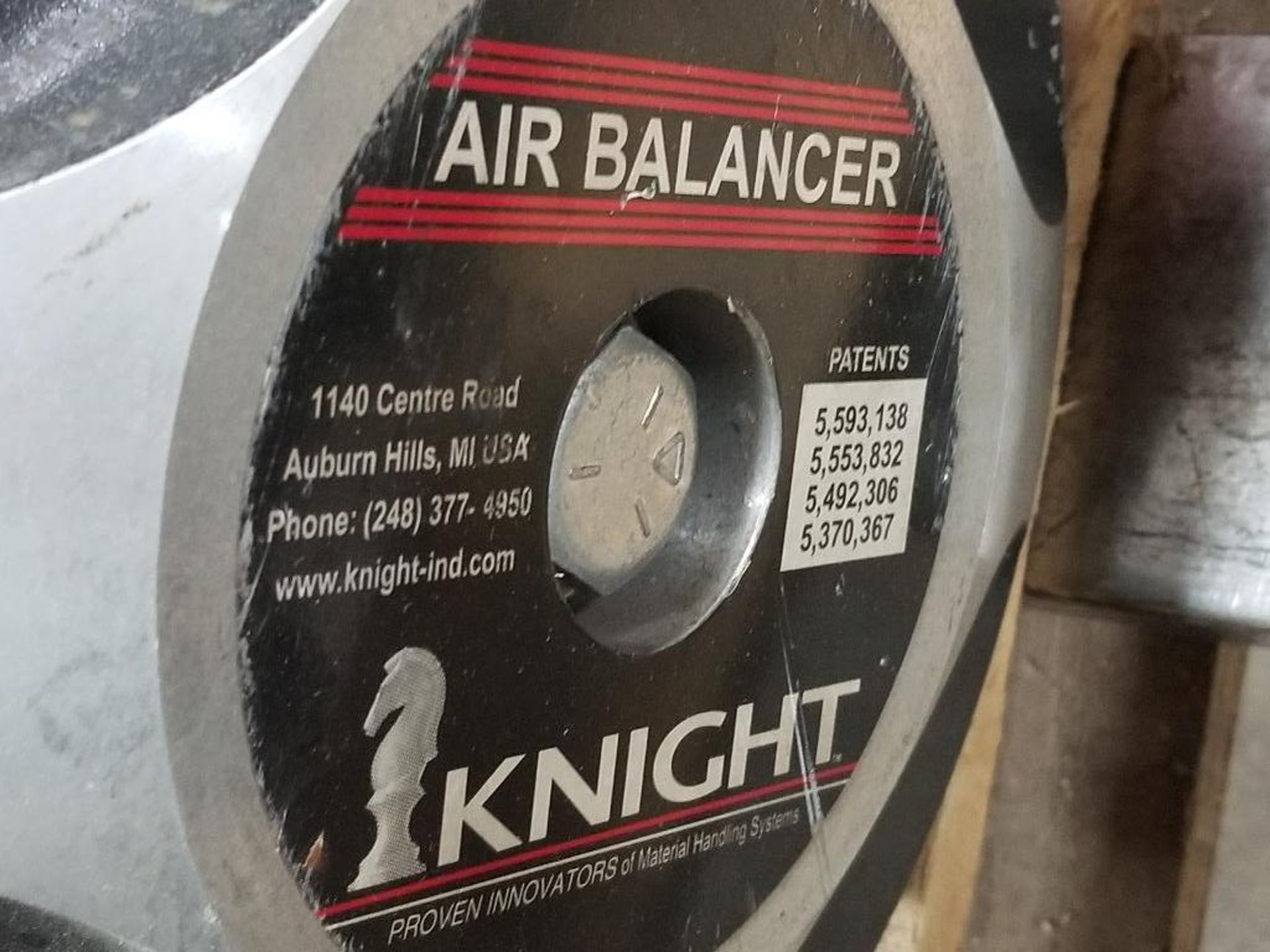 350LBS Knight Air balancer. 100PSI. - Image 2 of 4