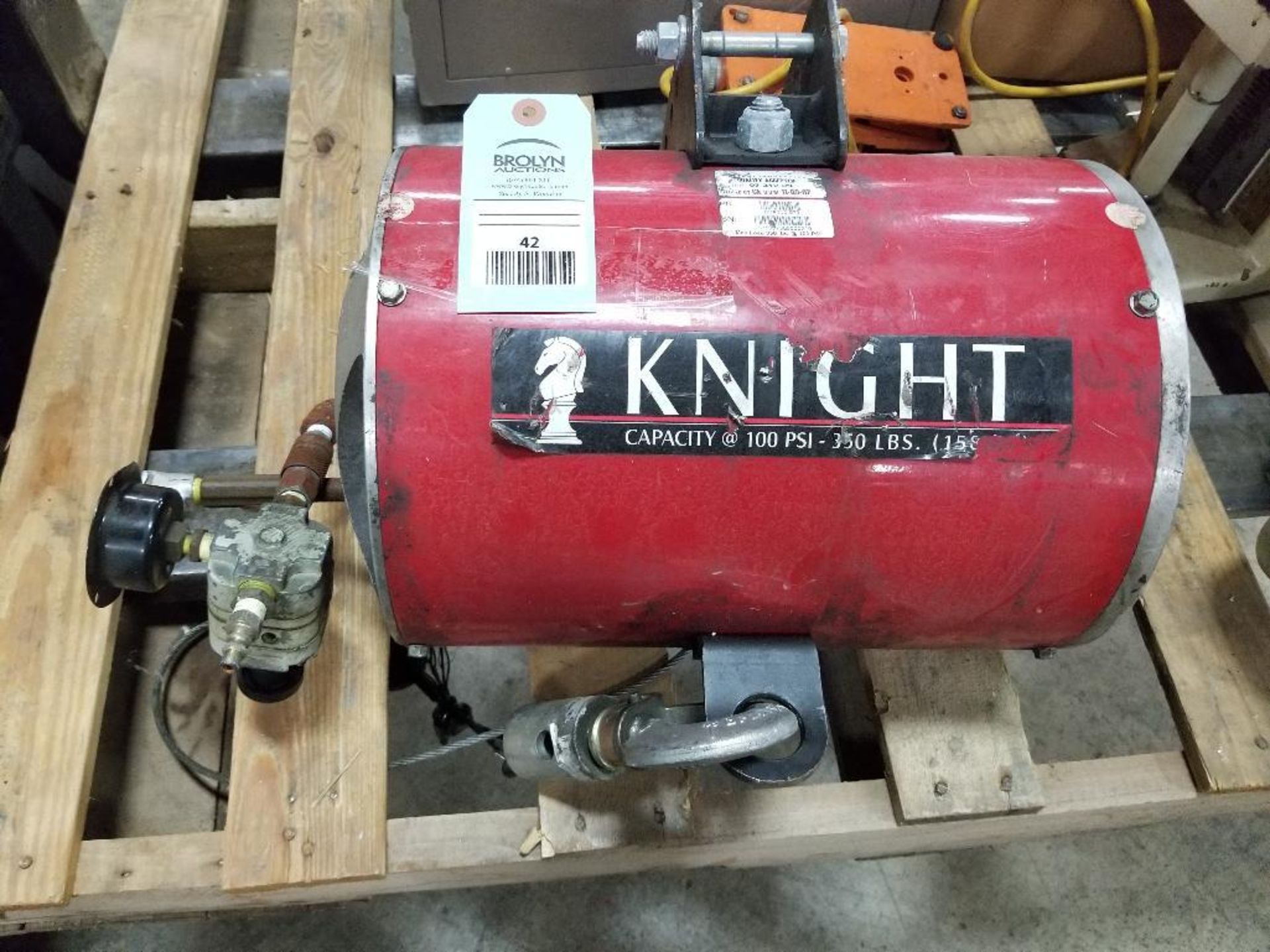 350LBS Knight Air balancer. 100PSI.