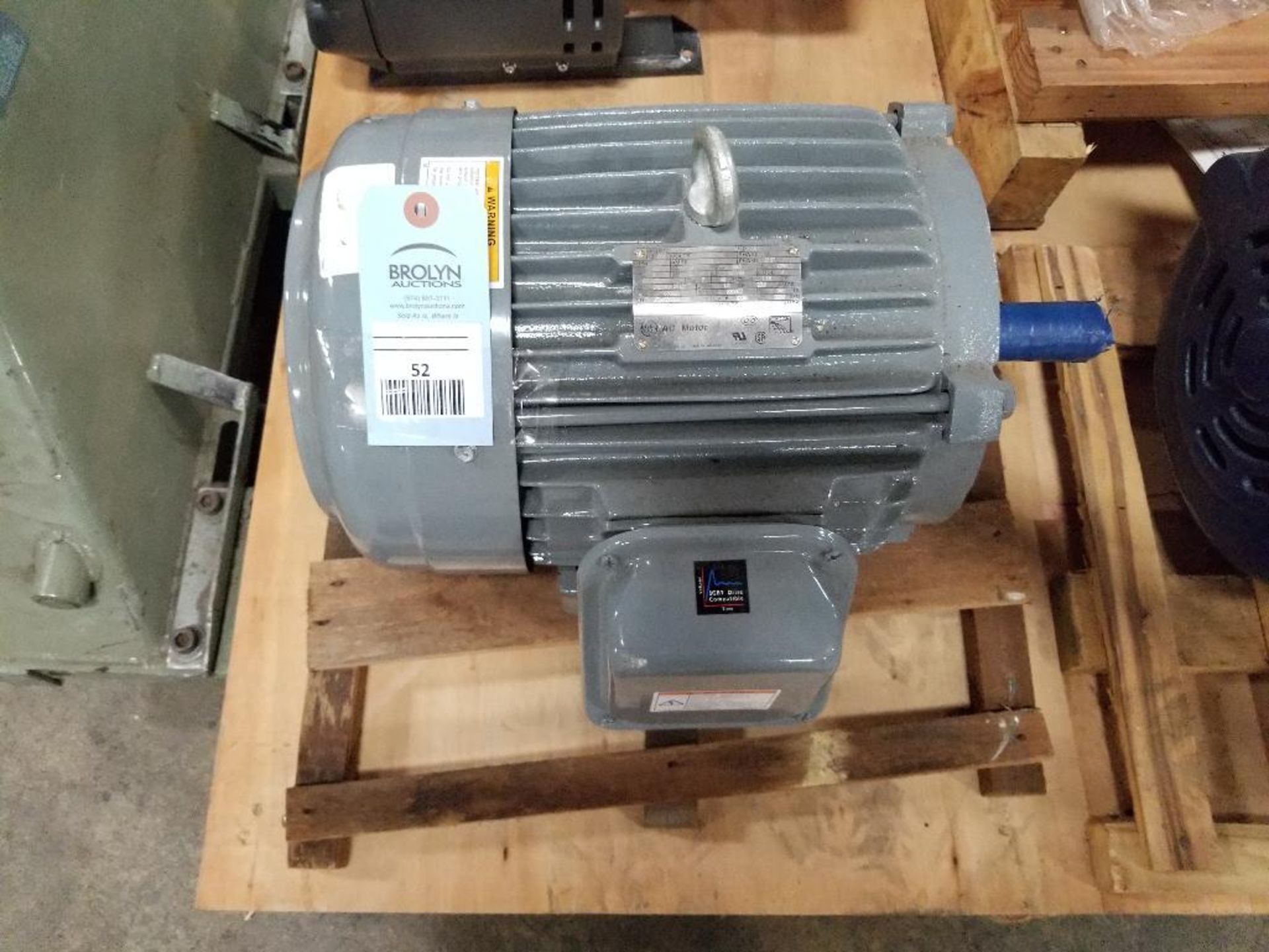 7.5HP GE 5KE213BC105C AC motor. 3PH, 230/460V, 3520RPM, 213T-Frame.