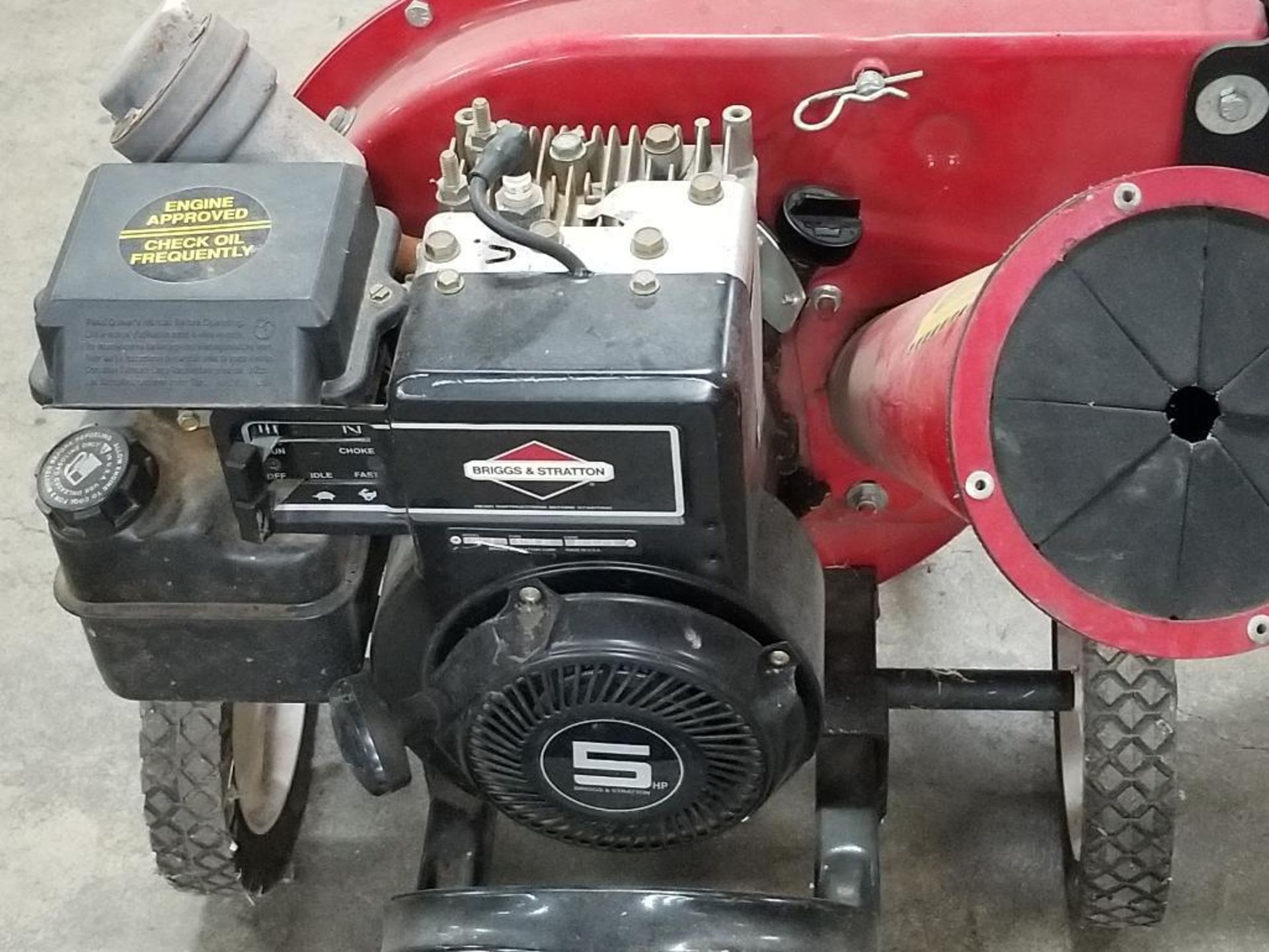 Merry MAC Leaf shredder chipper machine. 5HP Briggs & Stratton motor. - Image 7 of 8