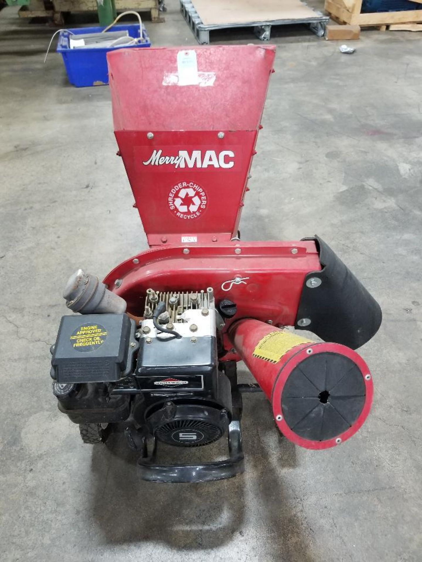 Merry MAC Leaf shredder chipper machine. 5HP Briggs & Stratton motor.