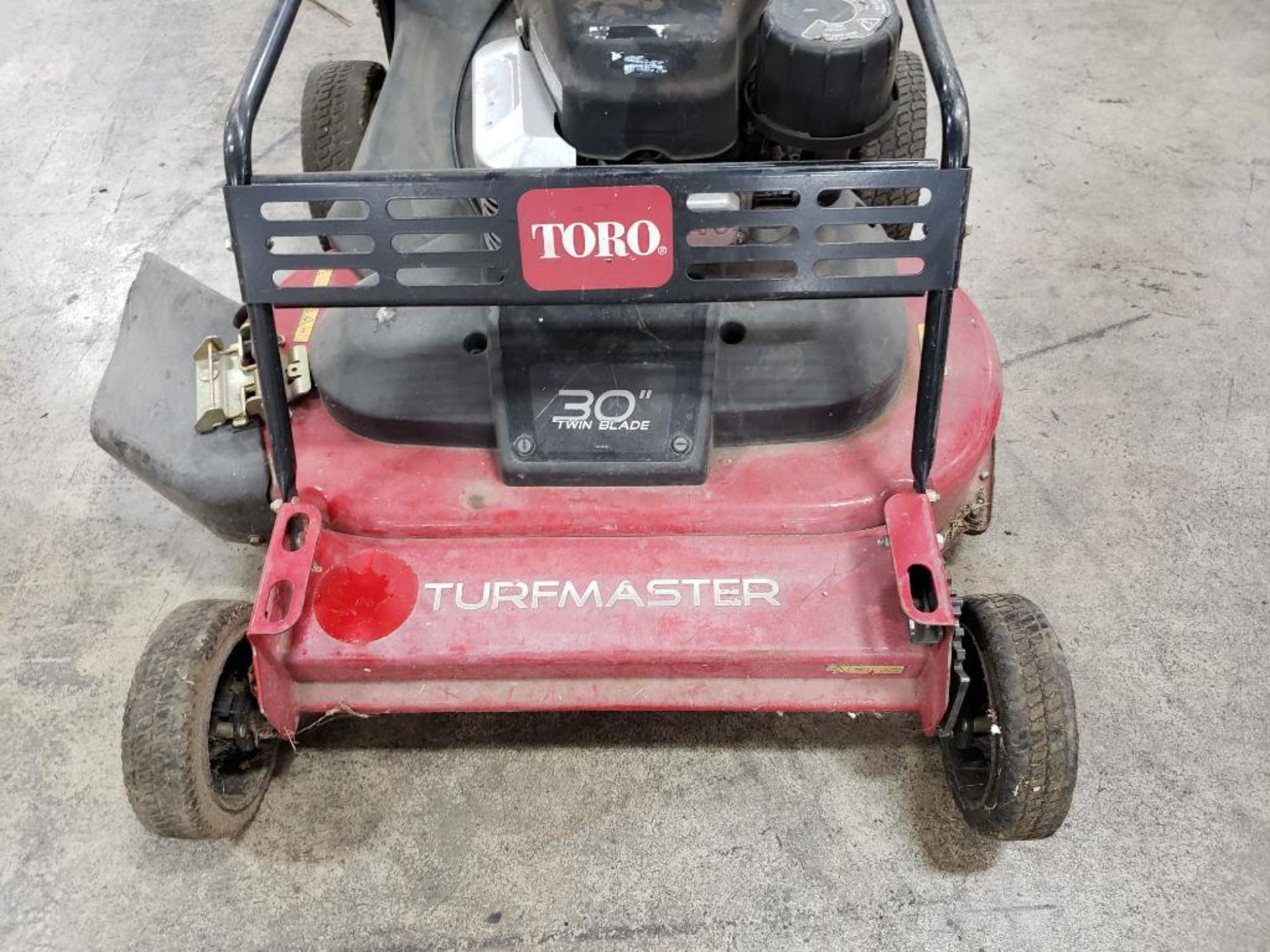 Toro Turfmaster 22200 30" twin blade lawn mower. - Image 2 of 10