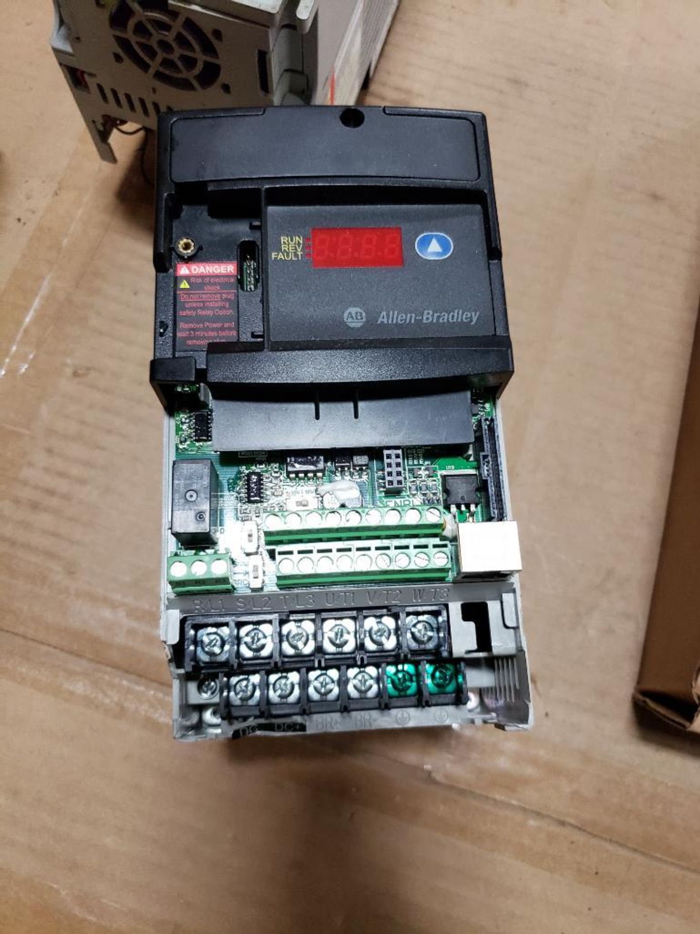 Qty 3 - 0.4kW Allen Bradley 22D-D1P4N104 drive. - Image 4 of 7