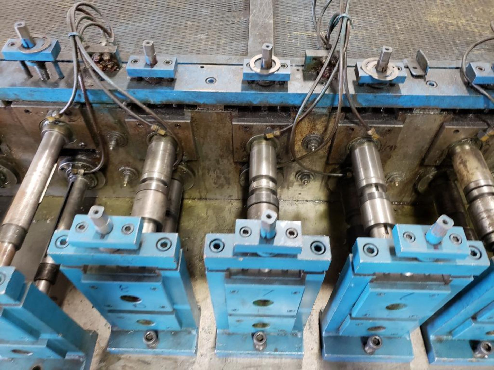 ***Bulk bid*** Complete roll forming line lots 323-326. - Image 11 of 50