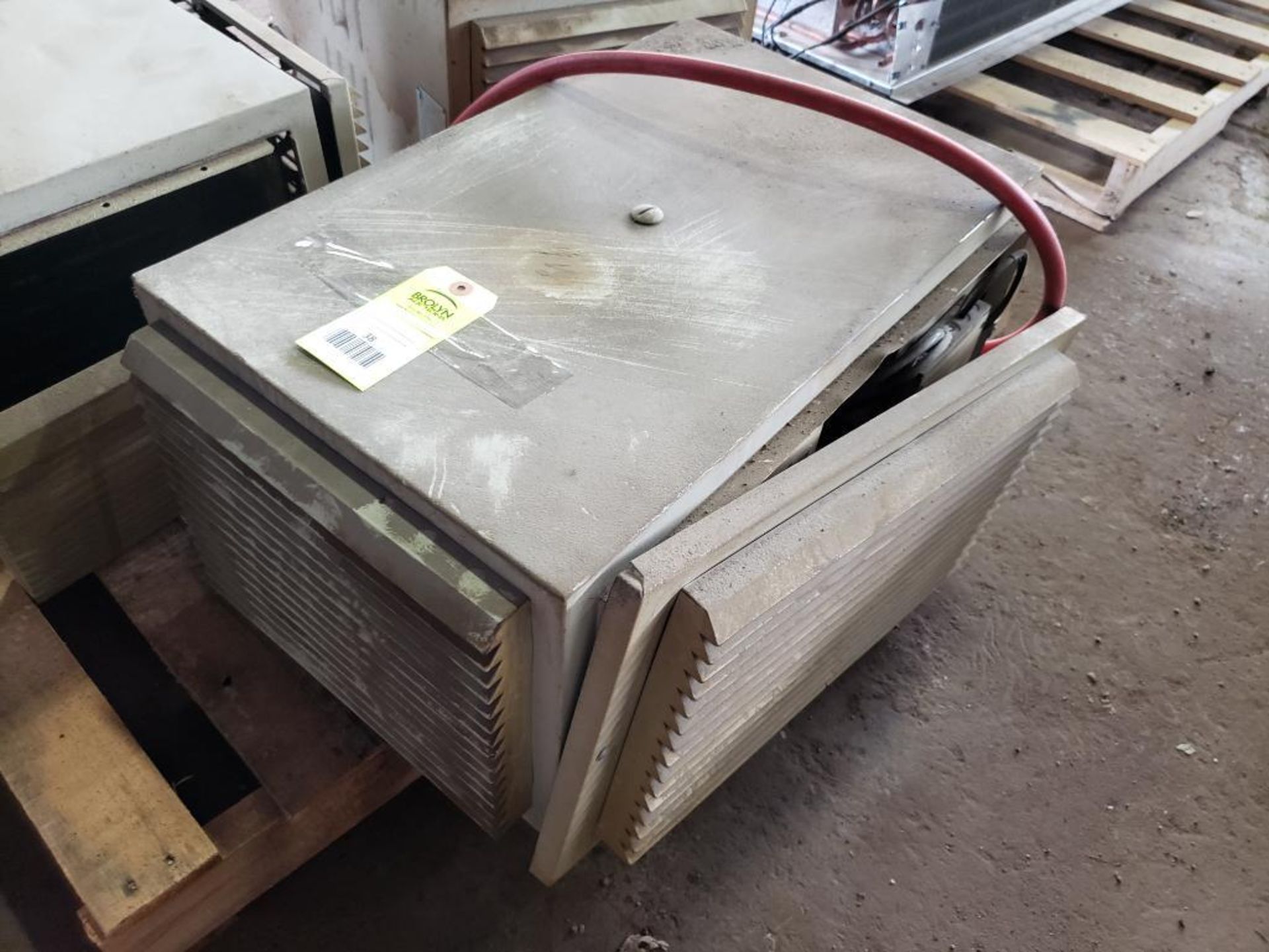 Rittal SK-3272 top mount enclosed AC unit. 115V.