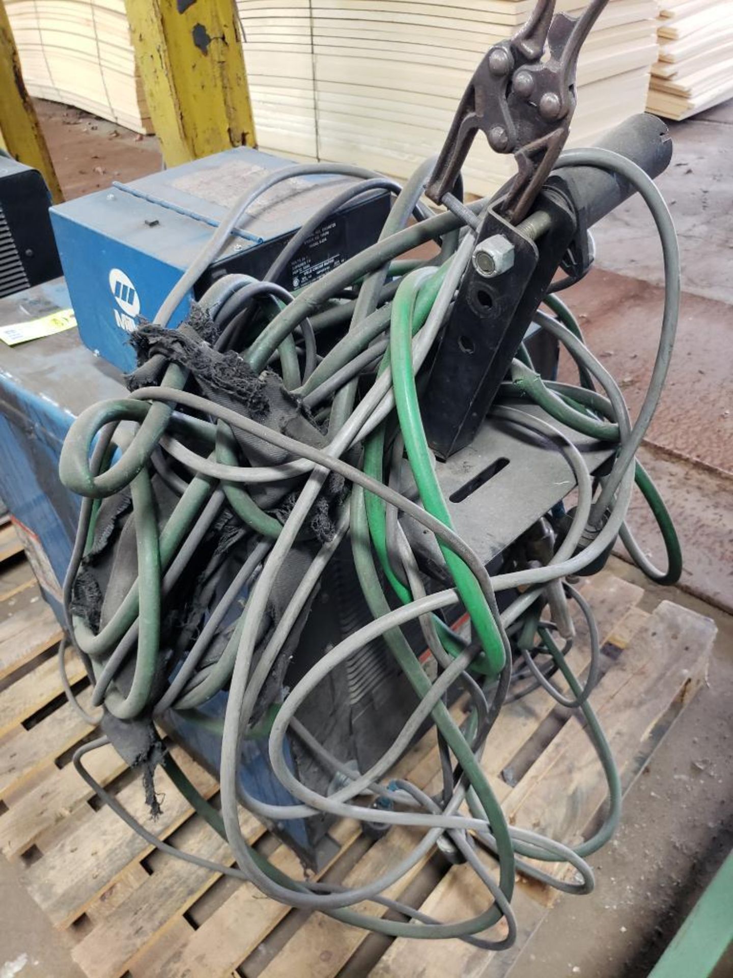 Miller Deltaweld 302 CV-DC Welding power source with S-22A 24V wire feeder. - Image 2 of 5