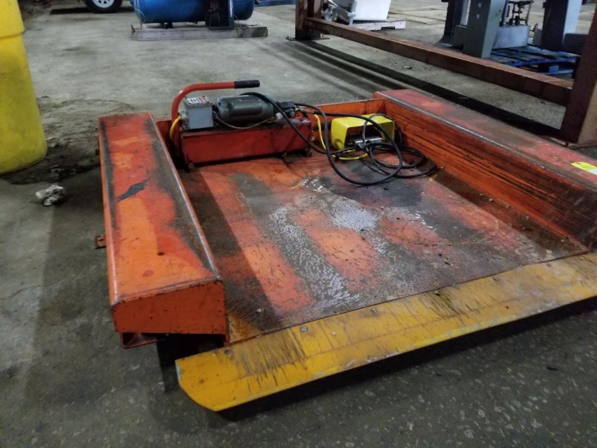 Pallet lifting table. - Image 3 of 5