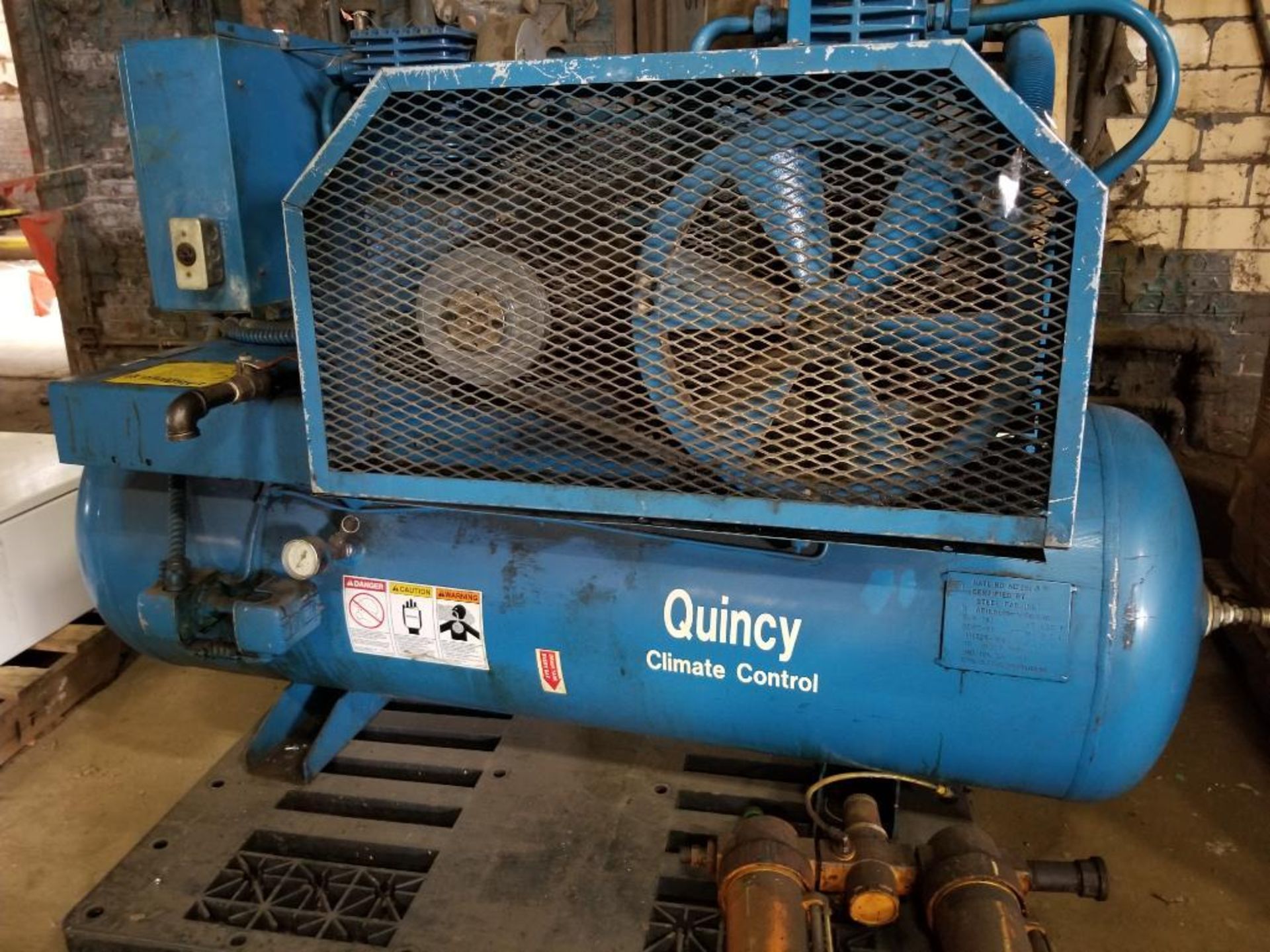 Quincy Air Compressor. 0003008DX3. 3HP Baldor motor. 208-230/460V, 3PH, 1725RPM.