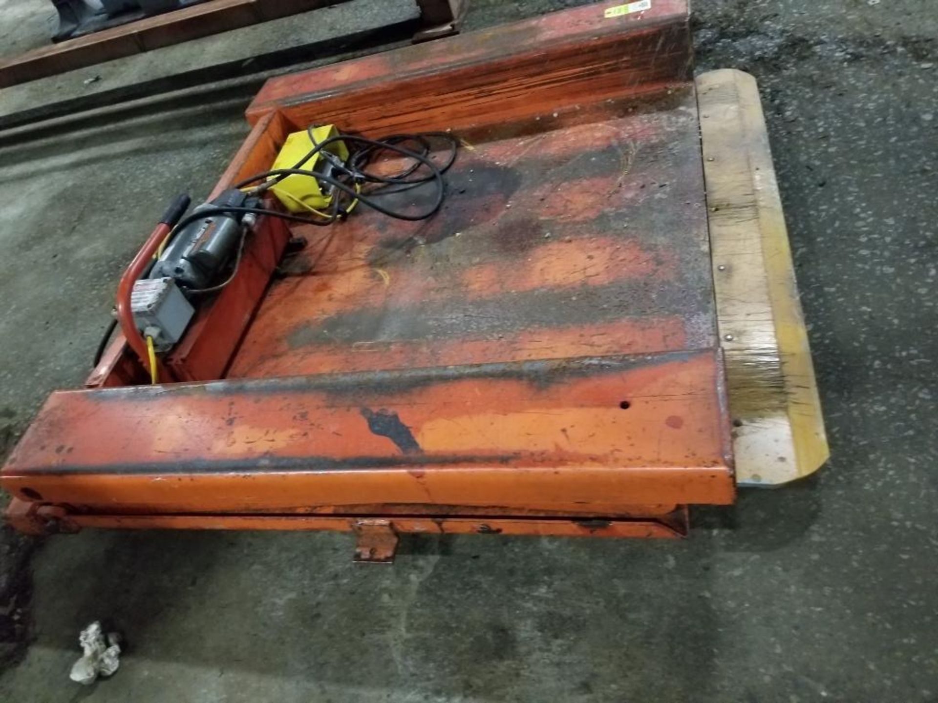 Pallet lifting table. - Image 4 of 5