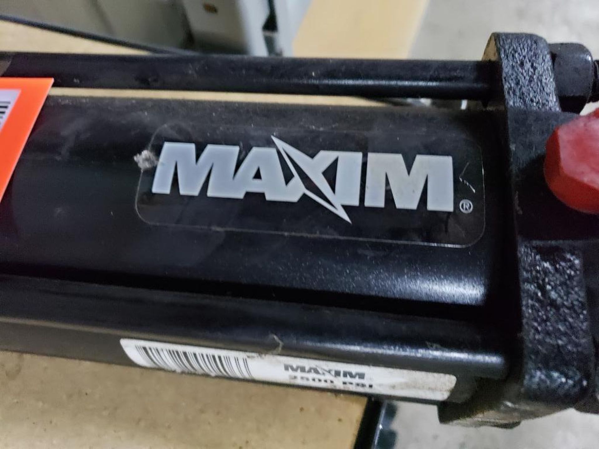 Maxin 2500psi hydraulic cylinder. 3.5" bore, 20" stroke, 1.25" rod diameter. New old stock. - Image 2 of 7