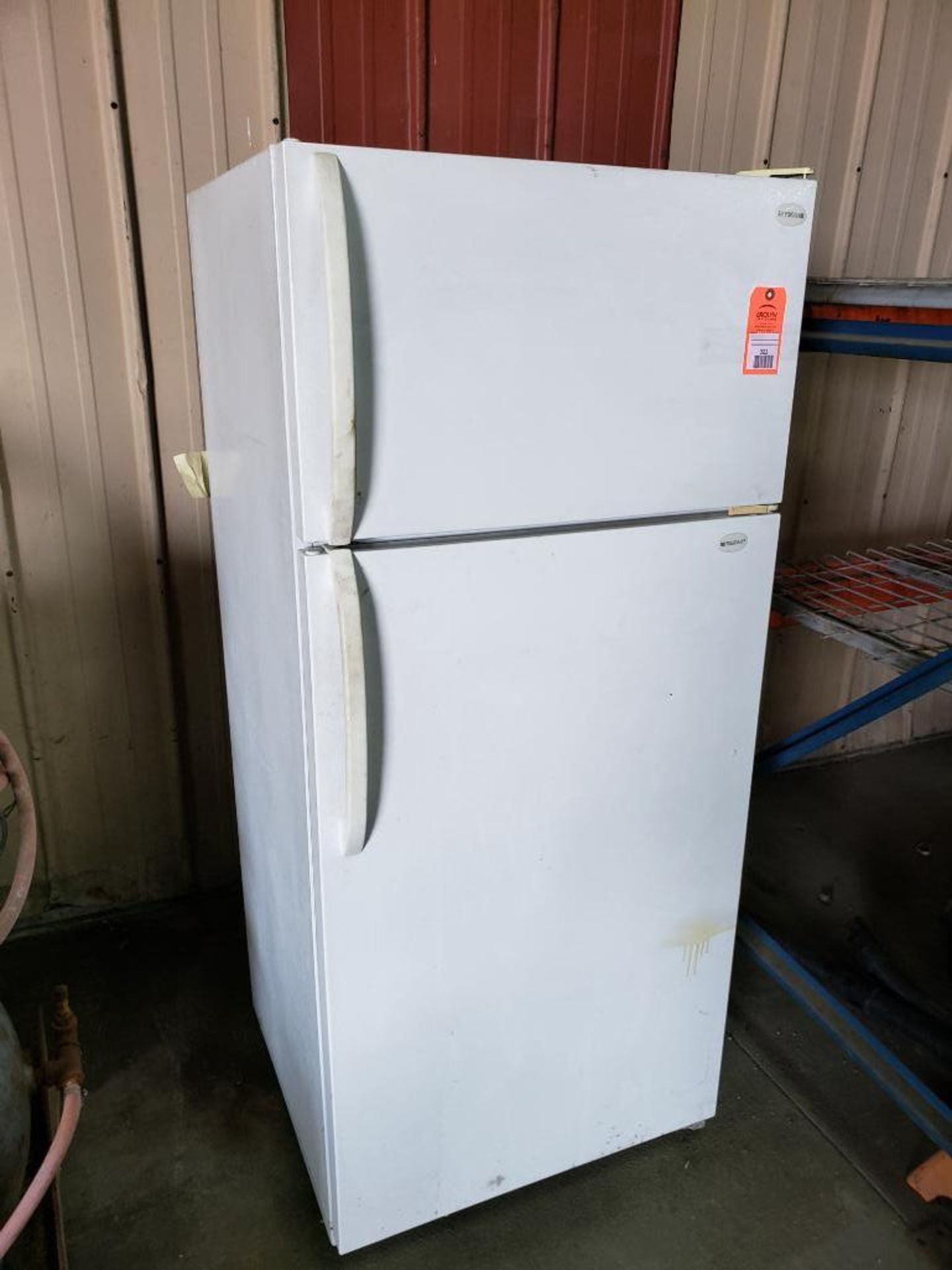 Frigidaire refrigerator/freezer.