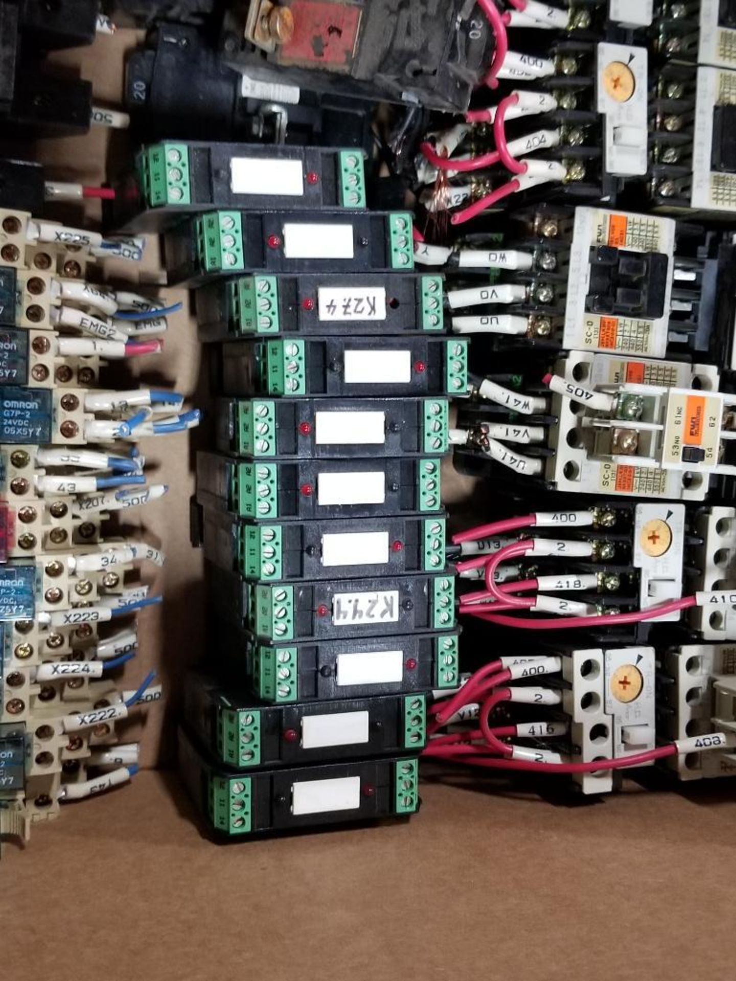 Assorted electrical relays, contactors, switches. Murr, Omron, Fuji. - Image 5 of 9