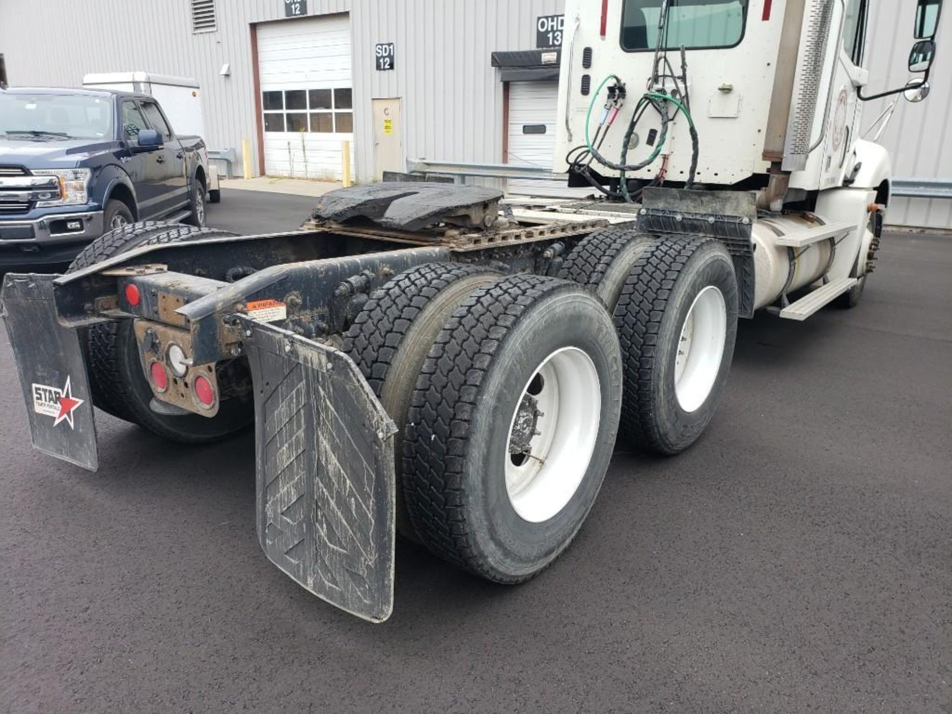 2006 Freightliner Columbia 120 semi truck. VIN 1FUJA6CK16LW72151. - Image 8 of 32