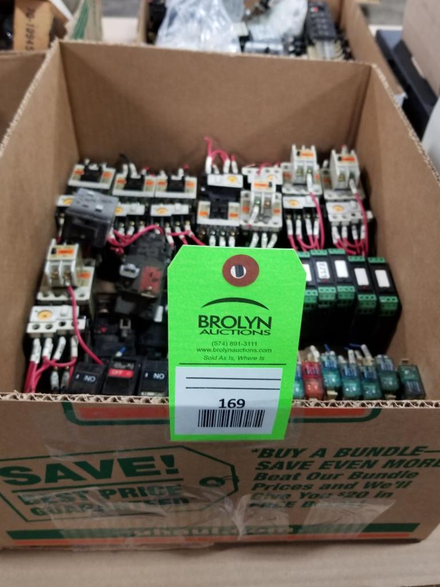 Assorted electrical relays, contactors, switches. Murr, Omron, Fuji.