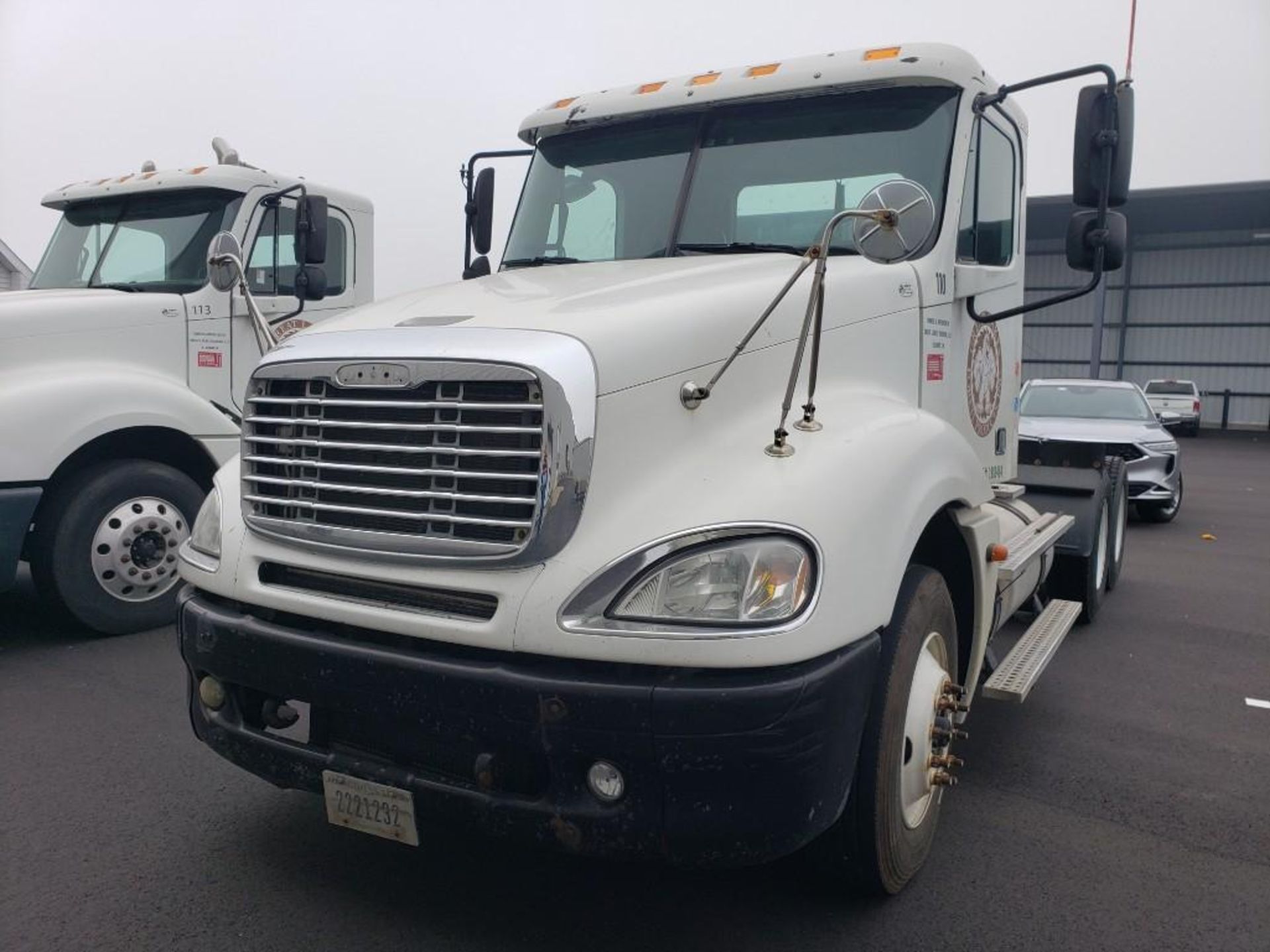 2006 Freightliner Columbia 120 semi truck. VIN 1FUJA6CK16LW72151. - Image 2 of 32