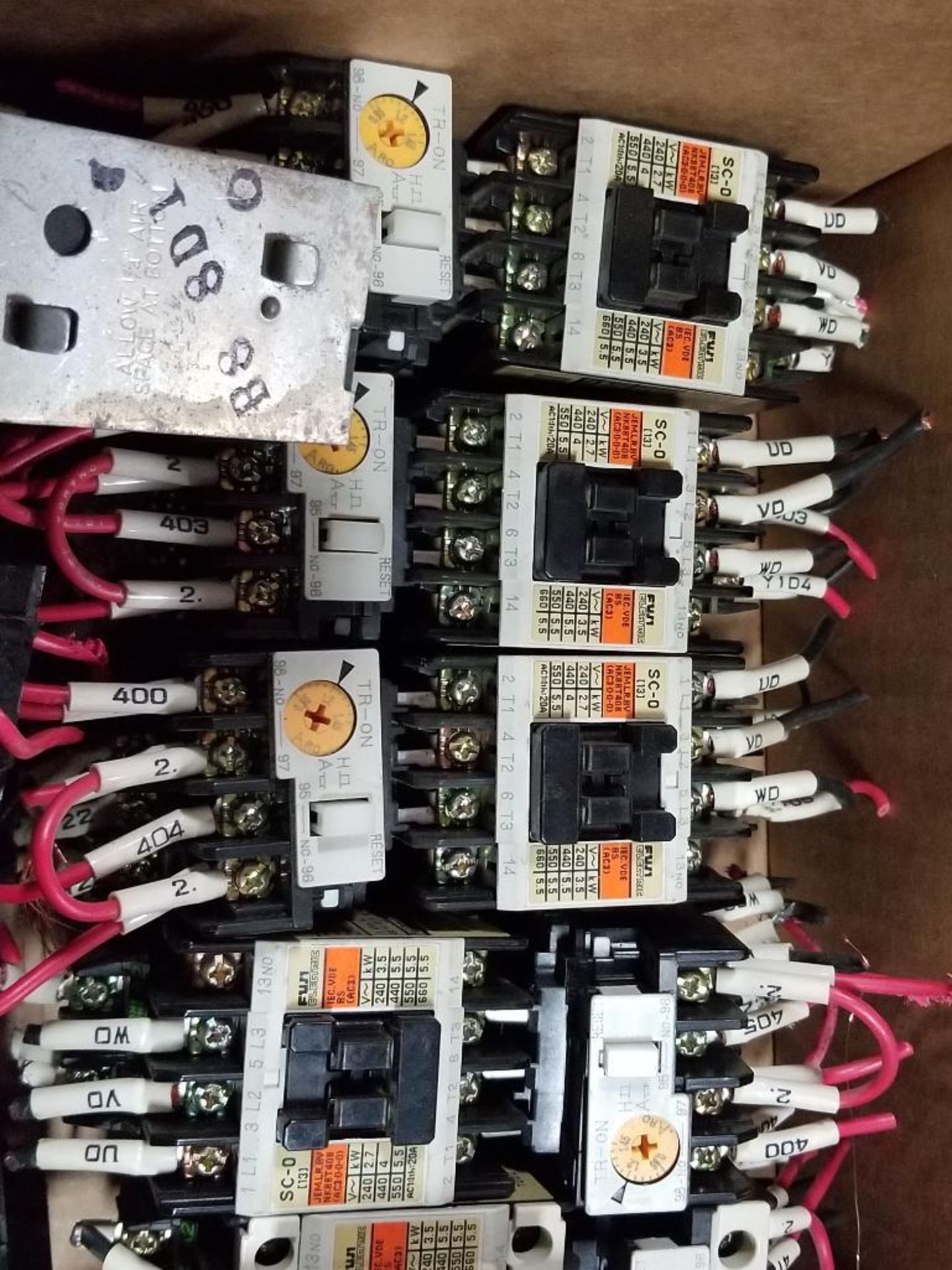 Assorted electrical relays, contactors, switches. Murr, Omron, Fuji. - Image 8 of 9