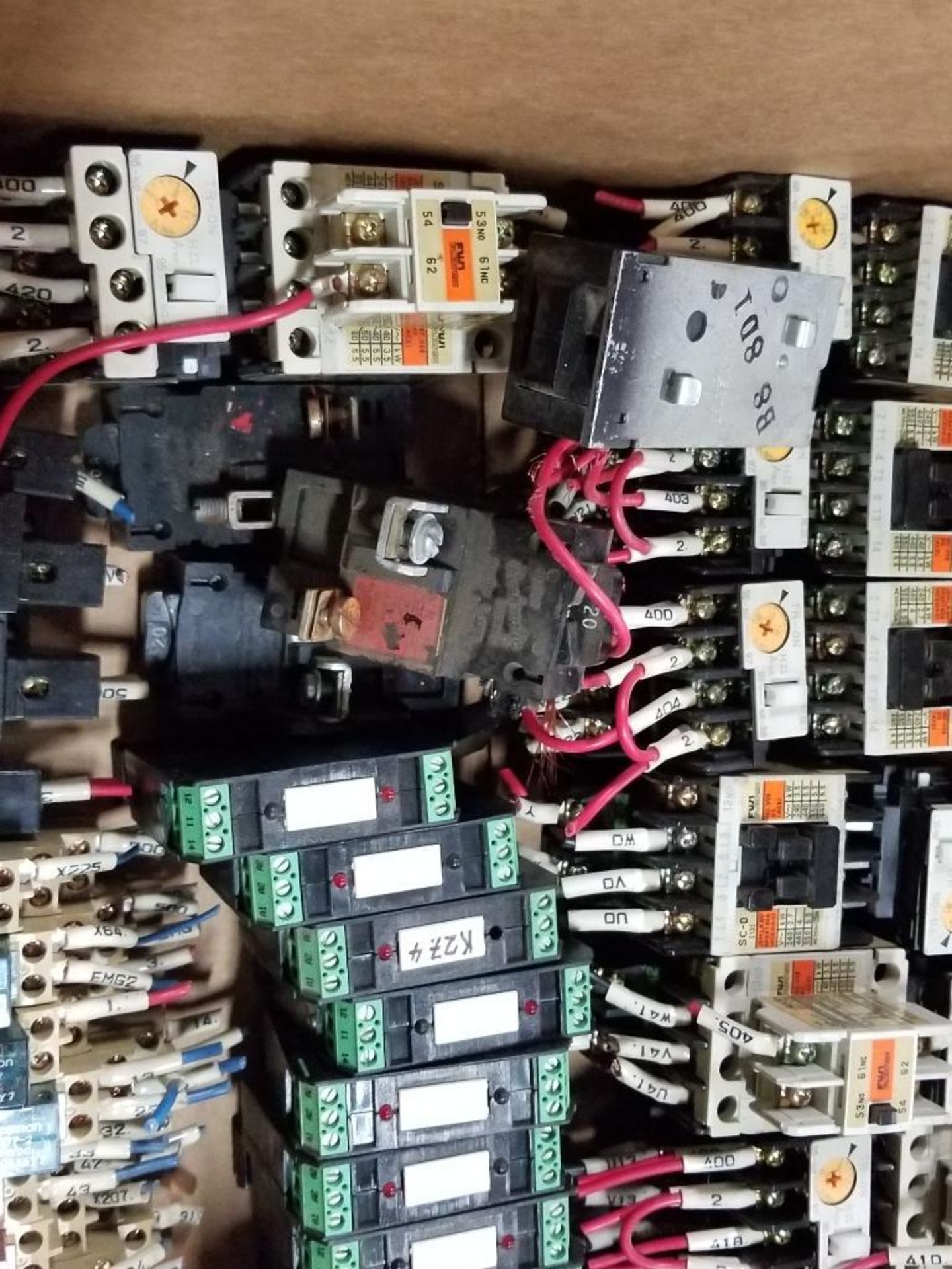 Assorted electrical relays, contactors, switches. Murr, Omron, Fuji. - Image 4 of 9