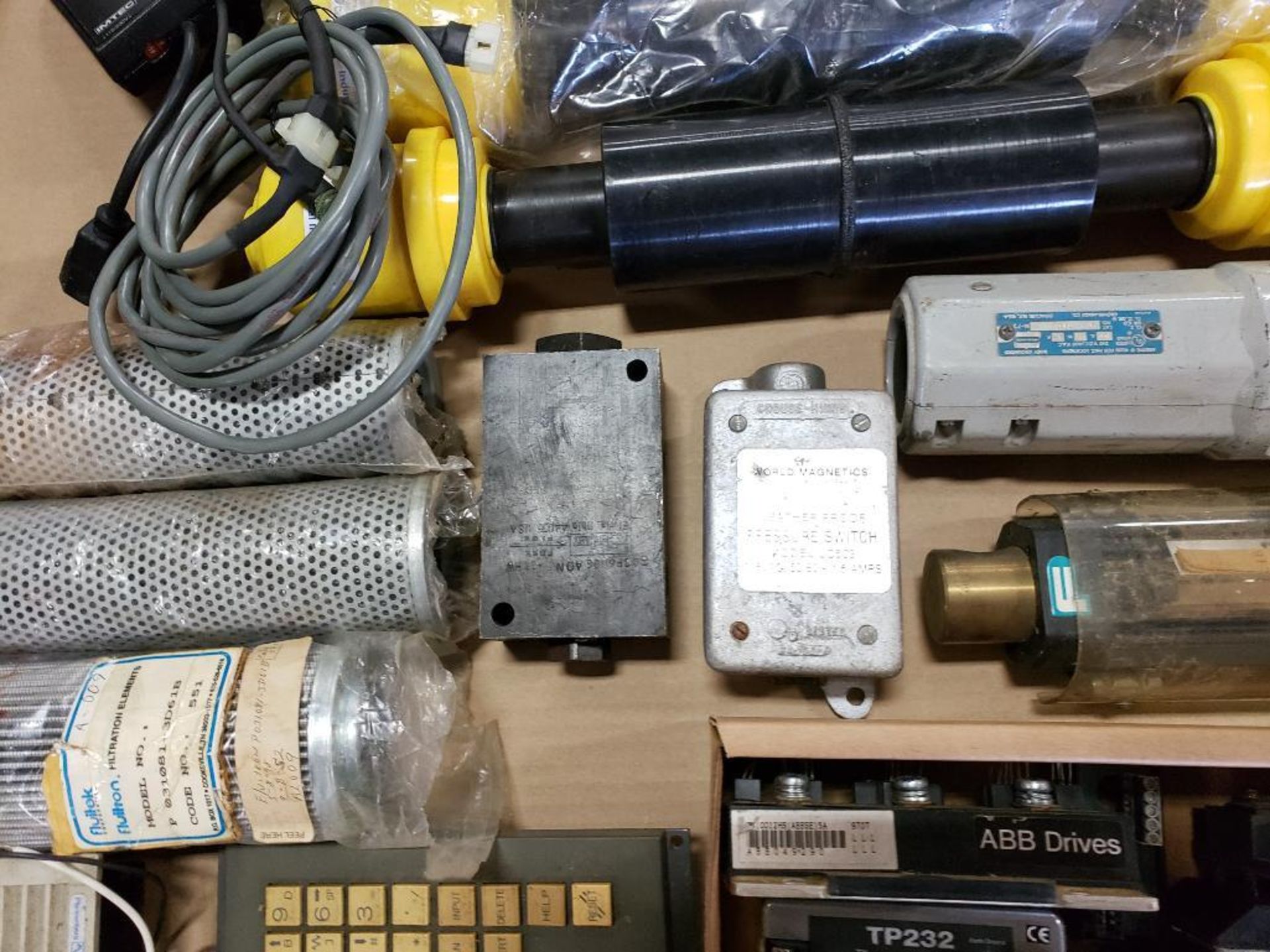 Pallet of assorted electrical. - Image 8 of 17